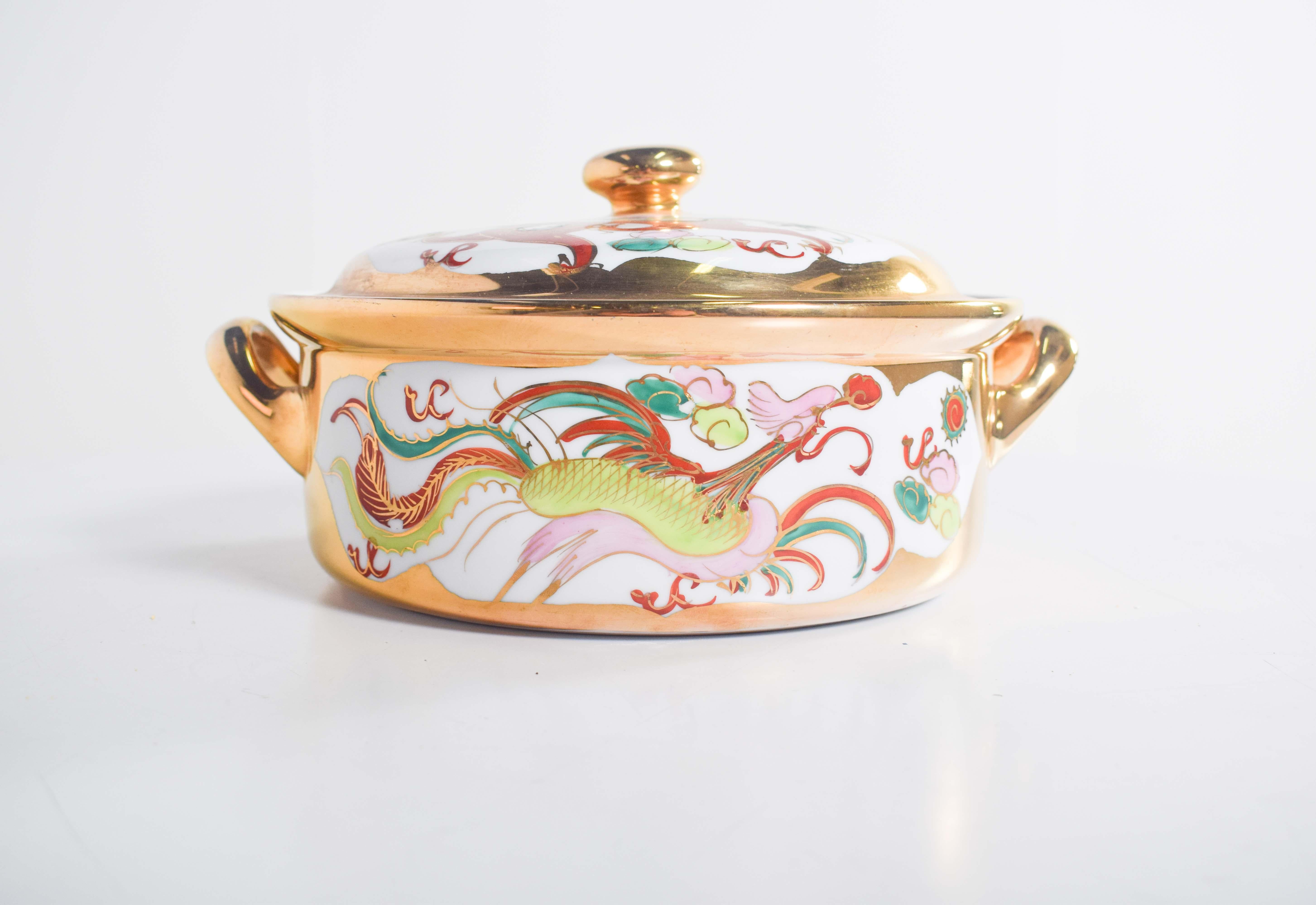 Mid-Century Modern Pot en porcelaine chinoise du milieu du siècle avec deux poignées en vente