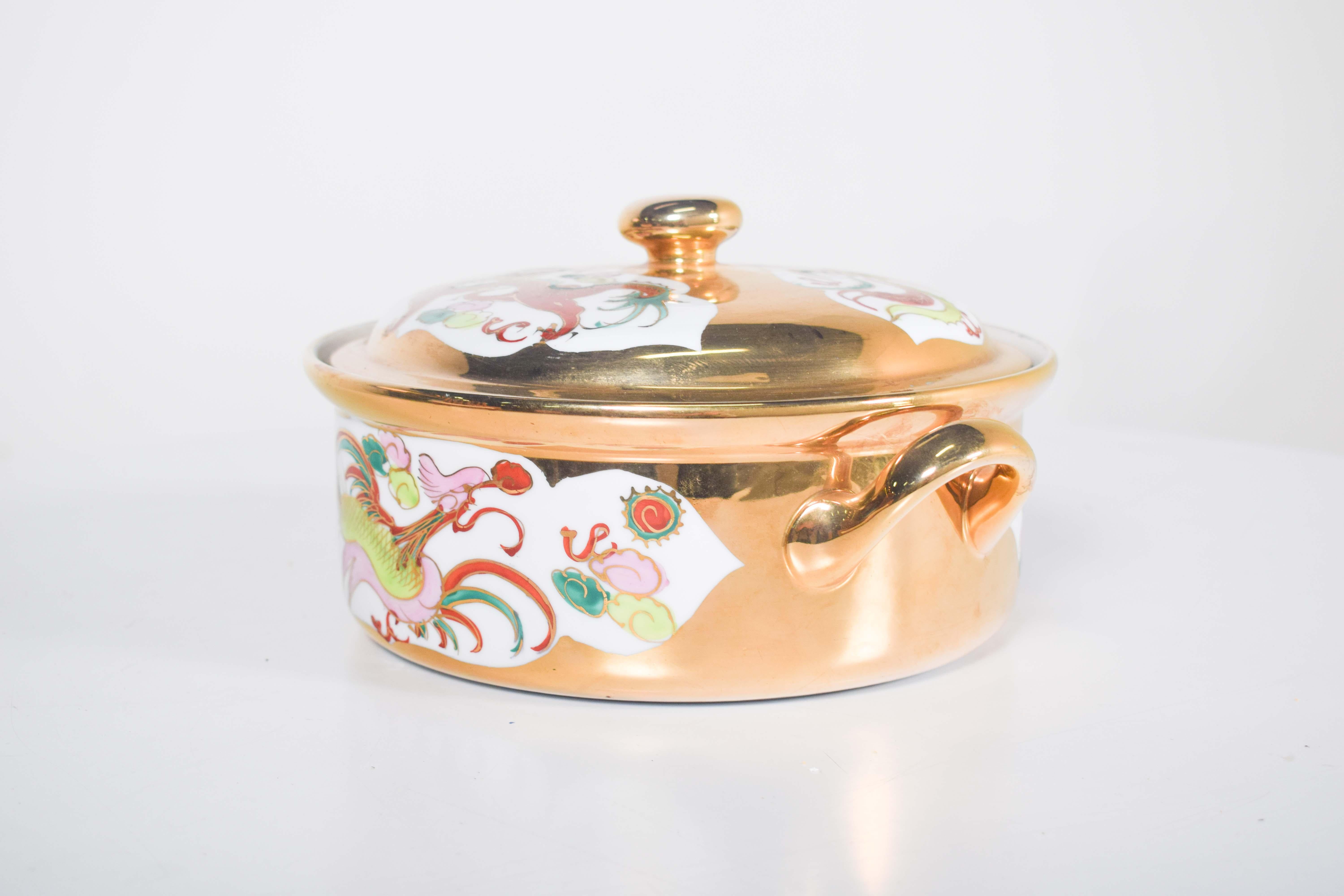 Pot en porcelaine chinoise du milieu du siècle avec deux poignées Bon état - En vente à Lisboa, Lisboa