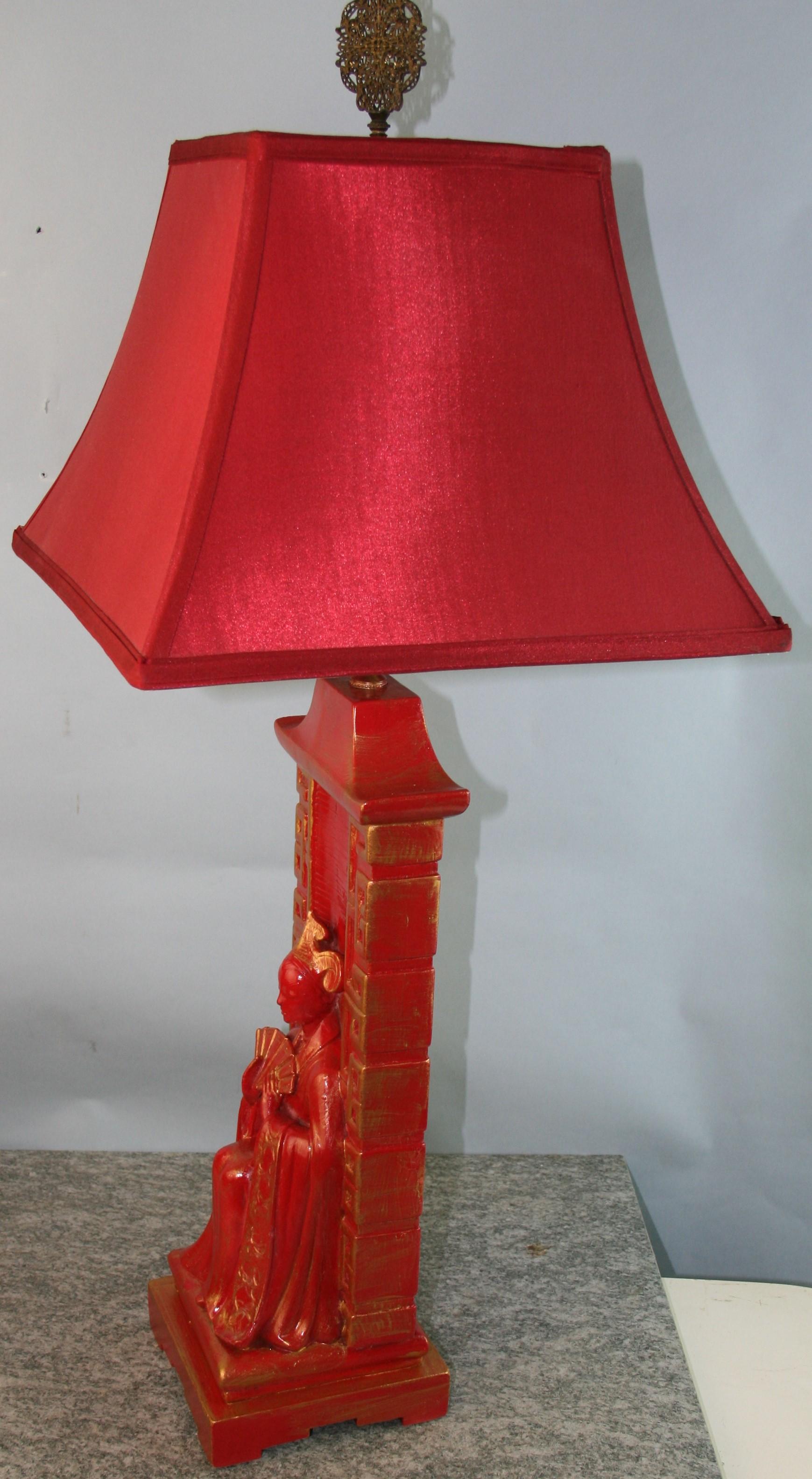 Mid-Century Chinese Red and Gold Figural Table Lamp For Sale 12