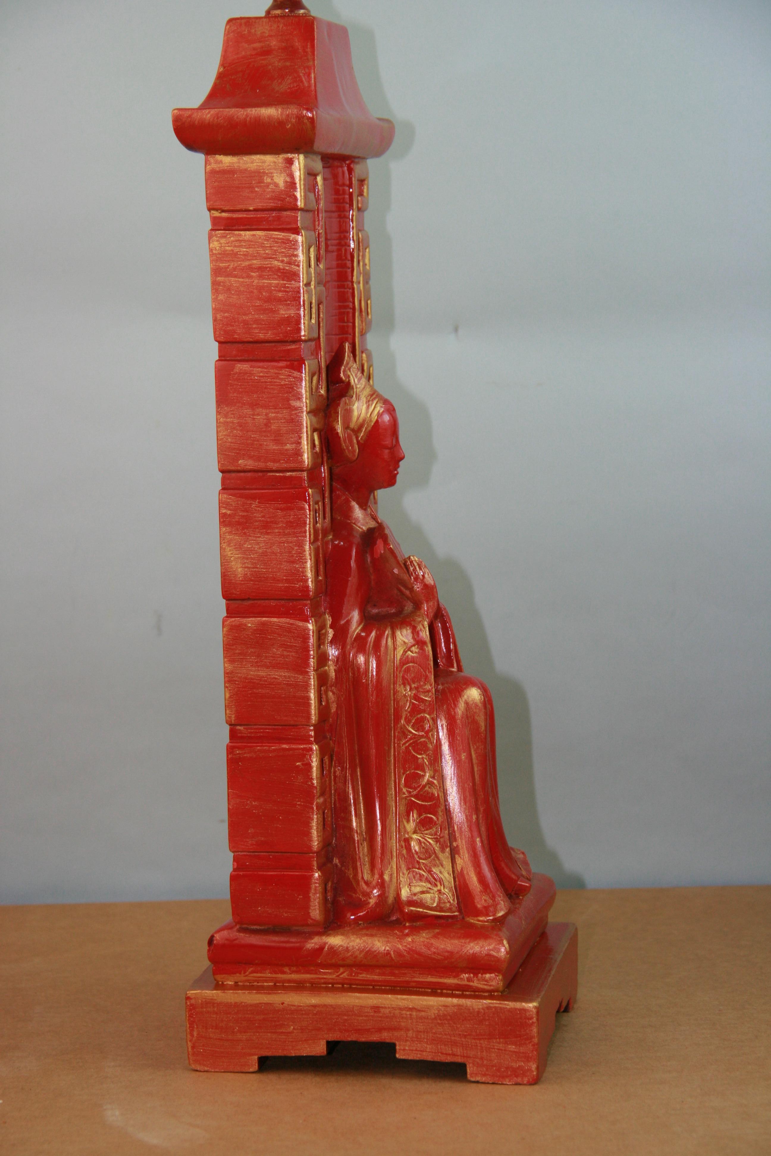 Mid-Century Chinese Red and Gold Figural Table Lamp For Sale 1