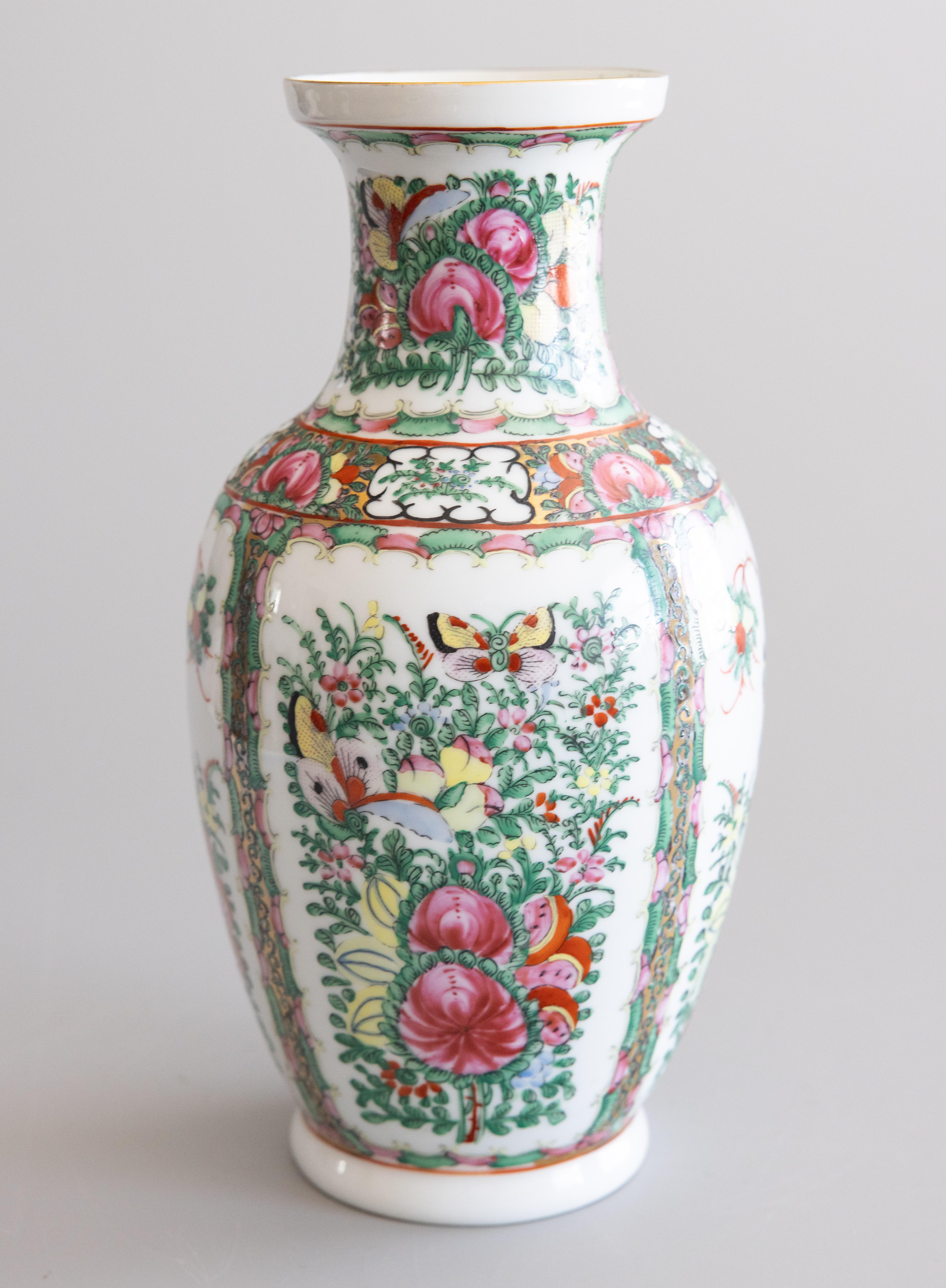 Vaso cinese di metà secolo in porcellana Famille Rose a medaglione in vendita 2