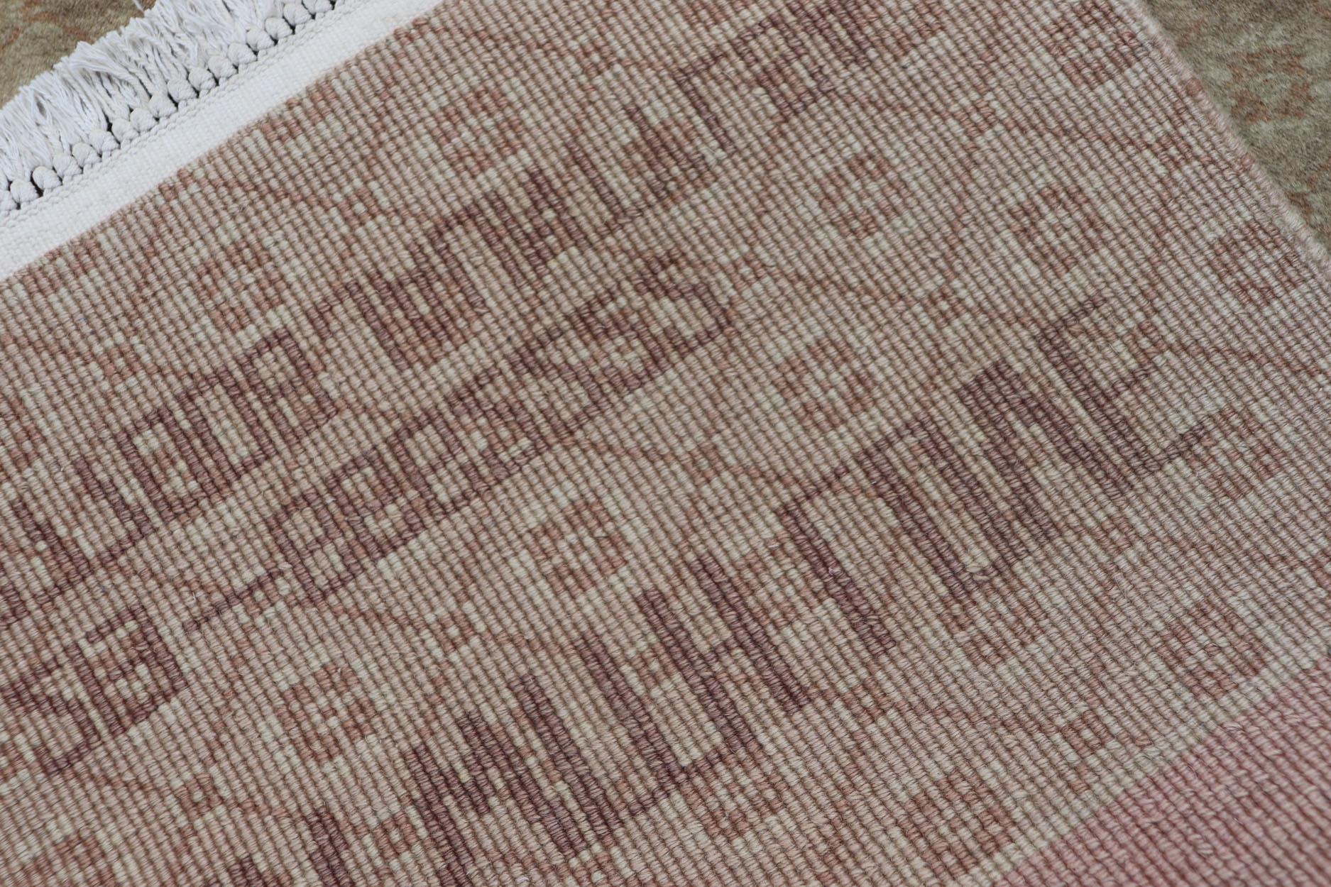 Tappeto cinese di metà secolo con design geometrico e sottili toni pastello 2'0 x 4'0 in vendita 2