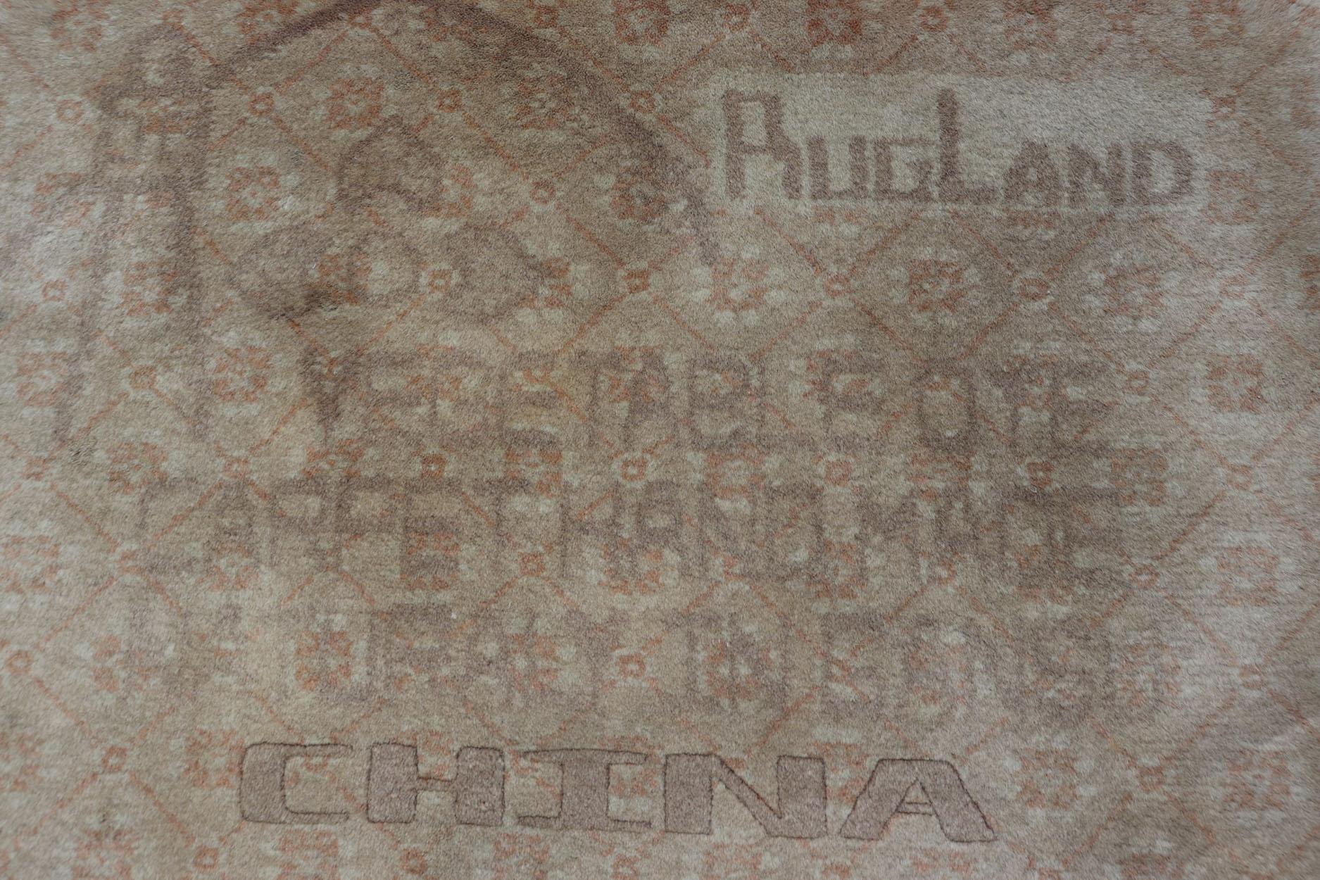 Annodato a mano Tappeto cinese di metà secolo con design geometrico e sottili toni pastello 2'0 x 4'0 in vendita