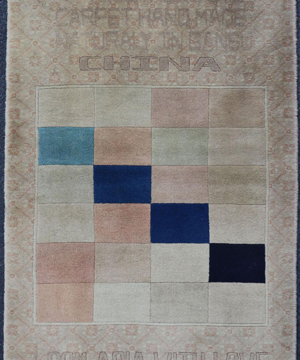Lana Tappeto cinese di metà secolo con design geometrico e sottili toni pastello 2'0 x 4'0 in vendita
