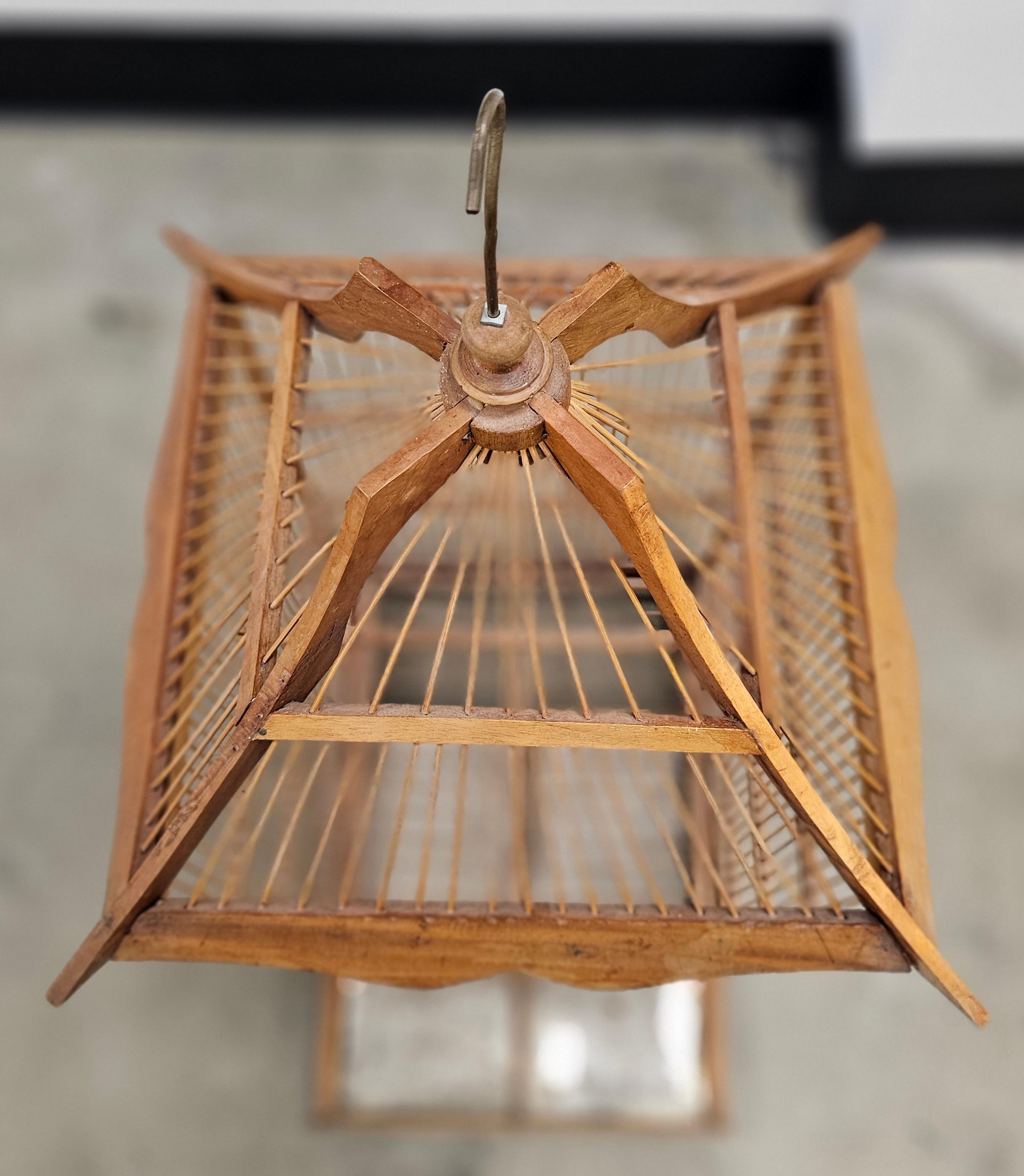 Américain Cage à oiseaux en teck de style chinois du milieu du siècle en vente