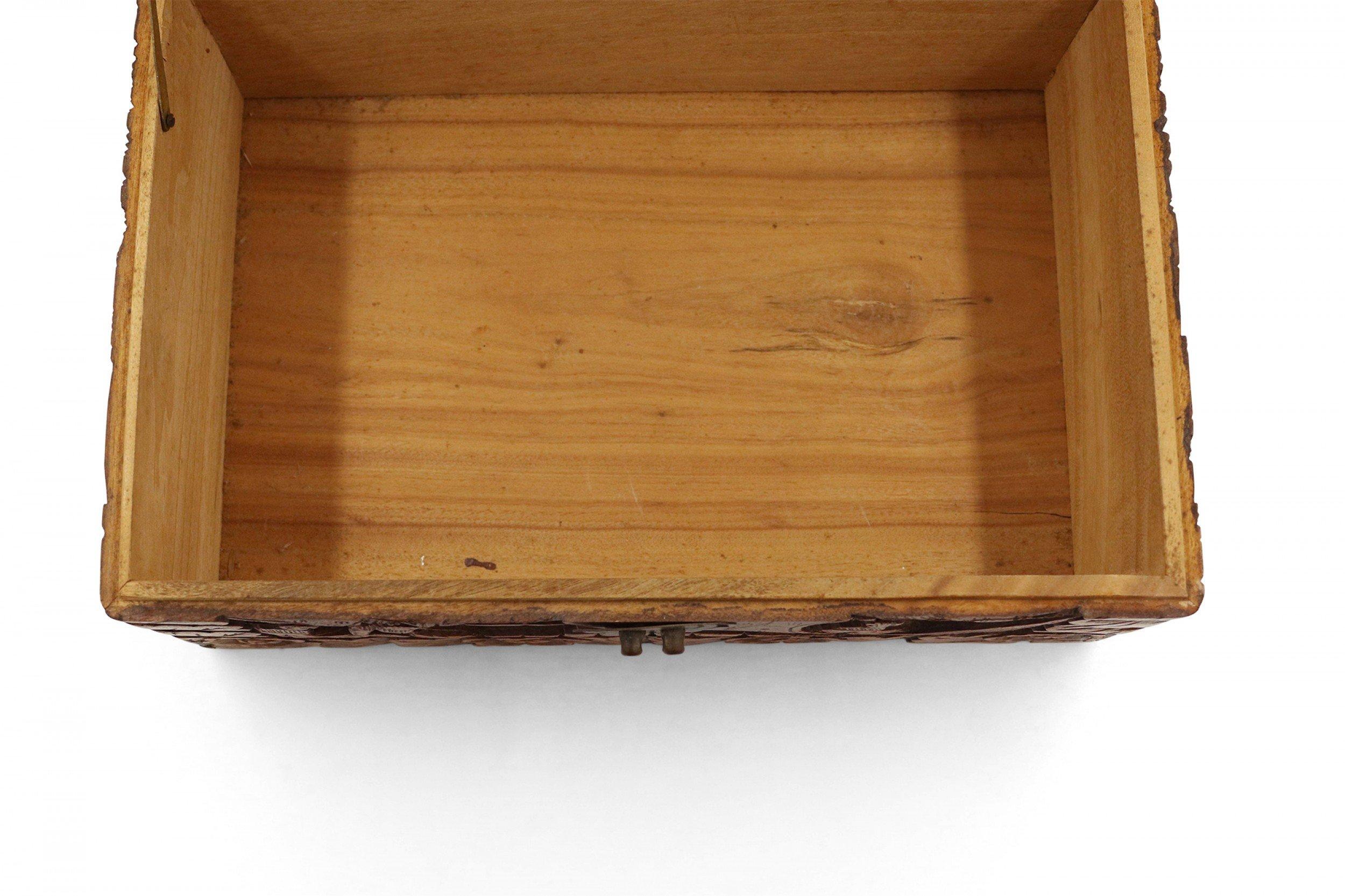 Mid-Century Chinese Wooden Scenic Design Carved Hinge Top Box In Good Condition For Sale In New York, NY