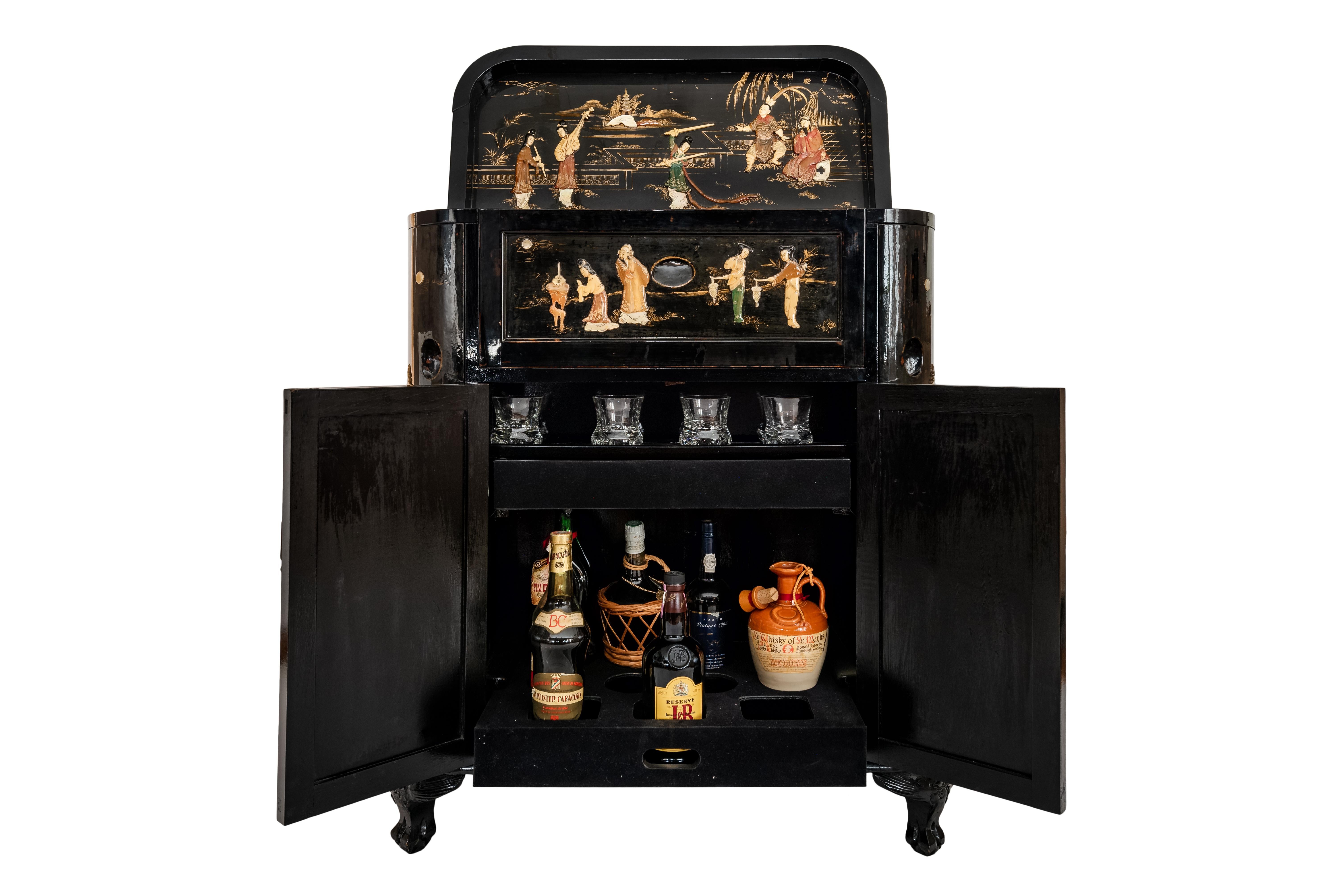 Mid-Century Chino-Portuguese Inlaid Decorated Mahogany Dry Bar, Black Lacquered In Fair Condition In Matosinhos, PT
