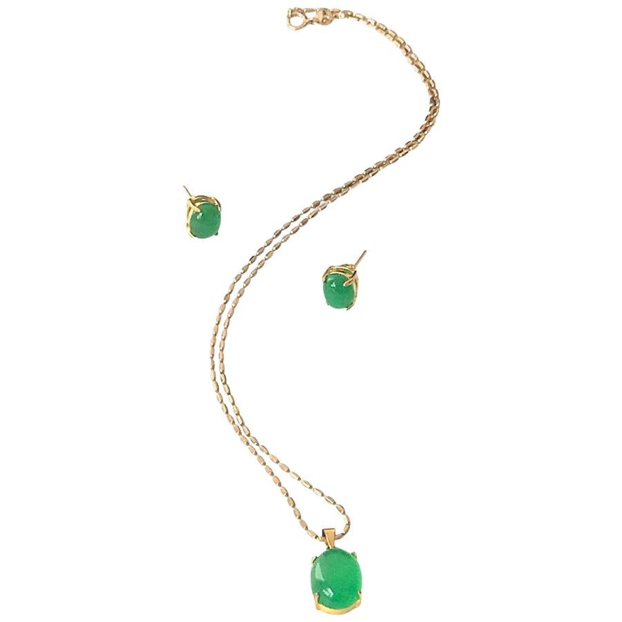 Mid-Century Chinois Chrysoprase Pendant Set in Gold with Matching Earrings For Sale