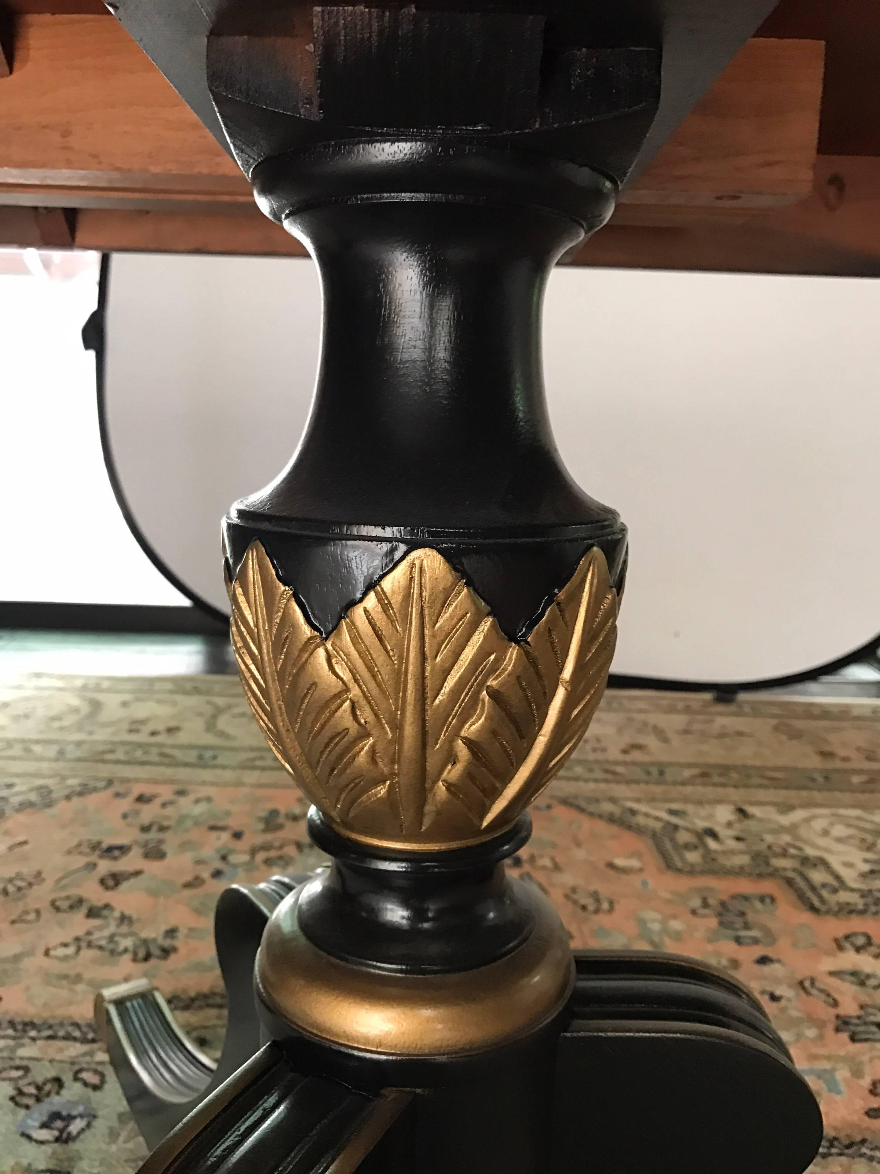 Mid Century Chinoiserie Black and Gold Dining Set Table Six Chairs In Excellent Condition In West Hartford, CT