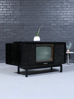 Console TV e Stereo in lacca nera Chinoiserie di metà secolo con TV Olymp KC370