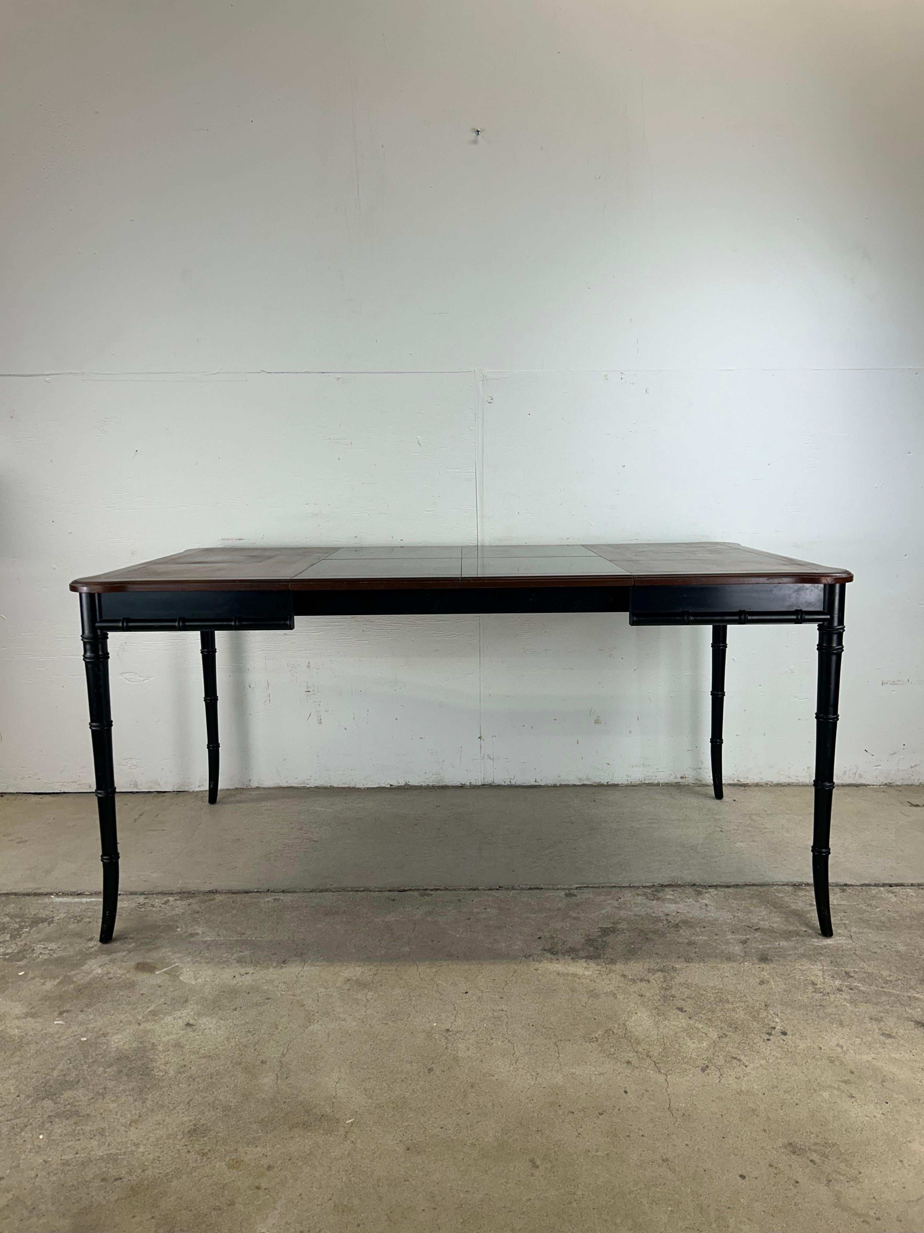 Mesa de Comedor Chinoiserie de Mitad de Siglo con Patas de Bambú de Imitación y 2 Hojas en venta 9