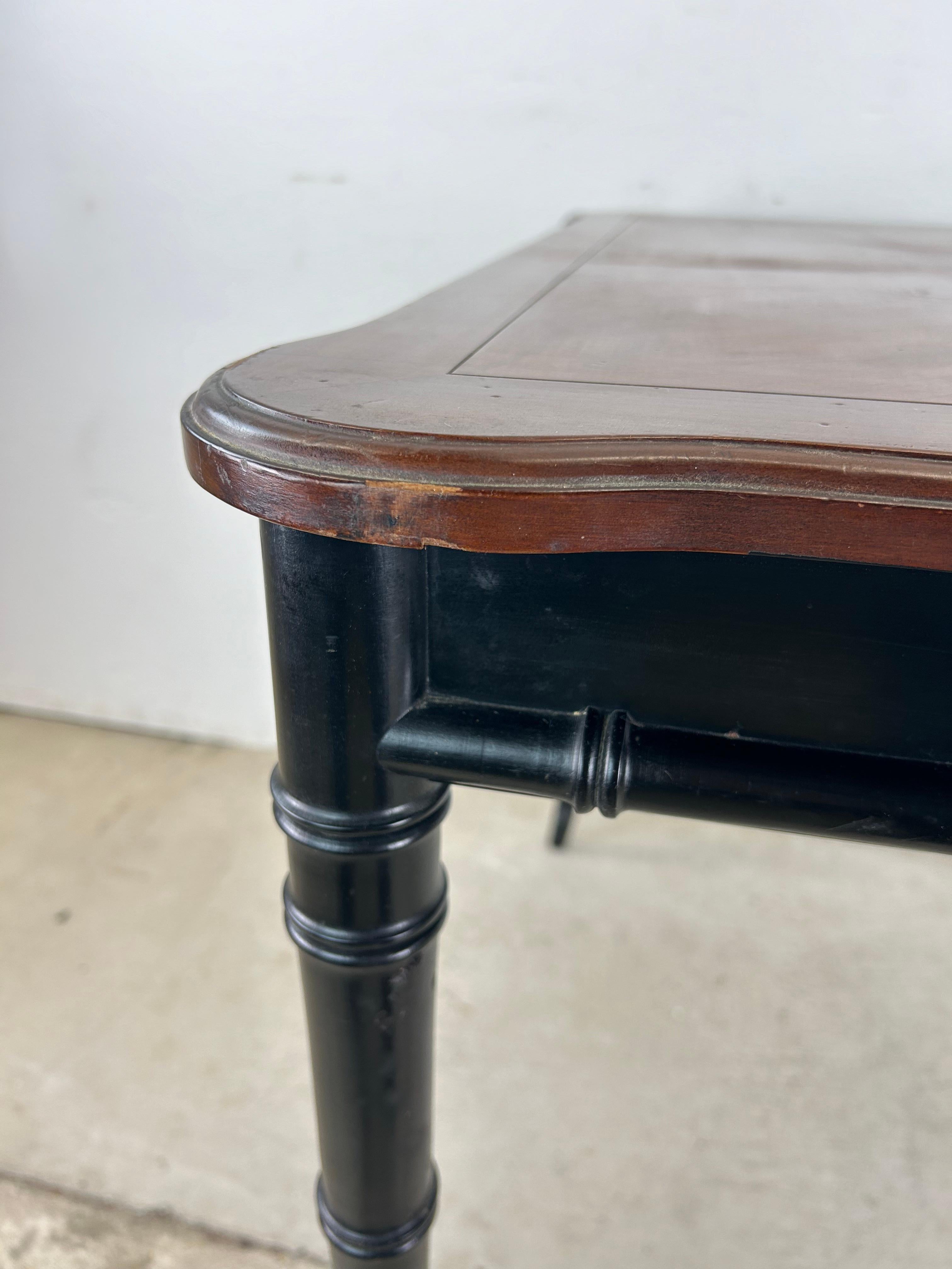 Mesa de Comedor Chinoiserie de Mitad de Siglo con Patas de Bambú de Imitación y 2 Hojas siglo XX en venta