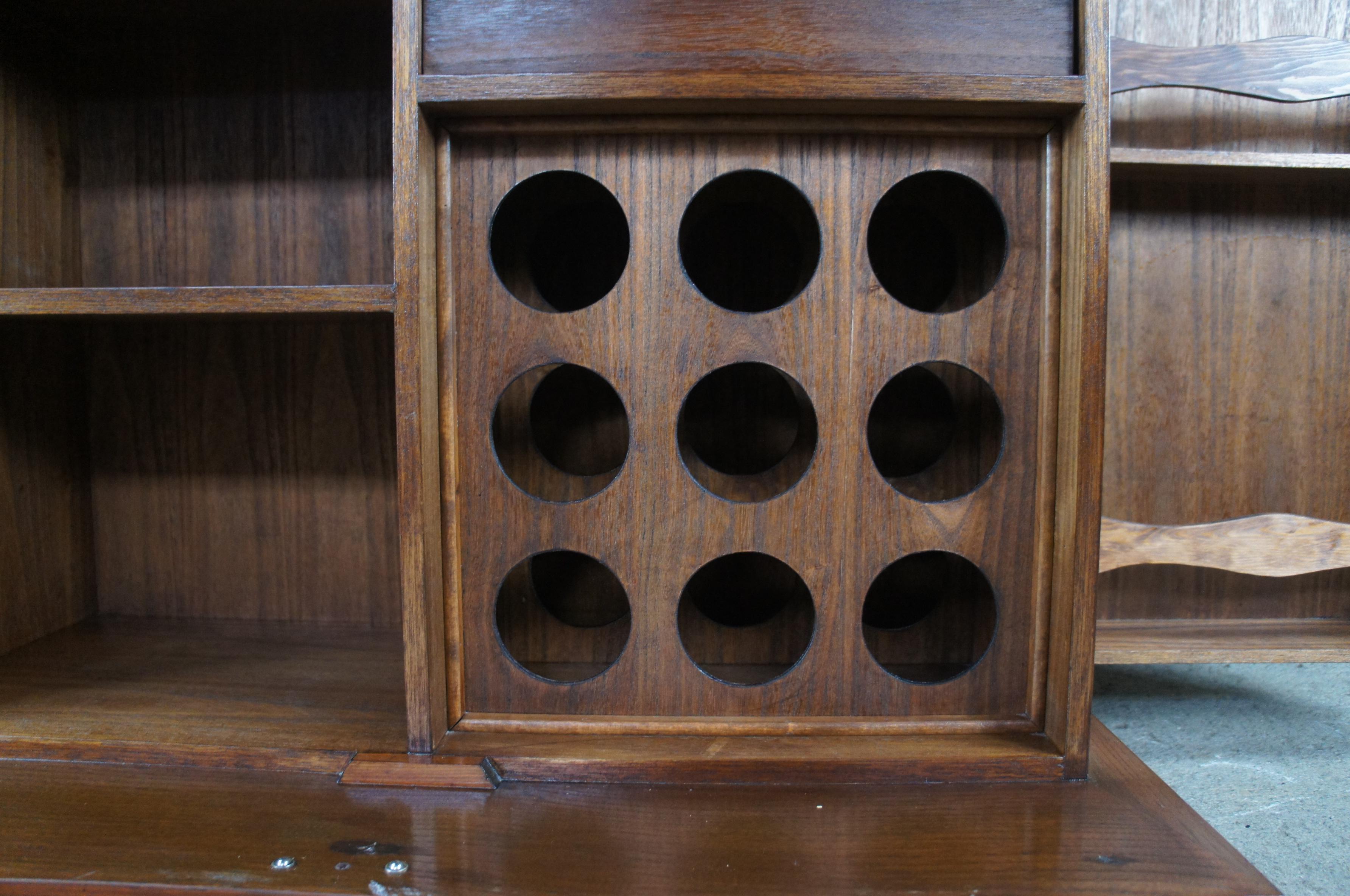 Meuble de bar à roulettes en orme de Chinoiserie du milieu du siècle Campagne pour la vente de vin et de liqueur 3