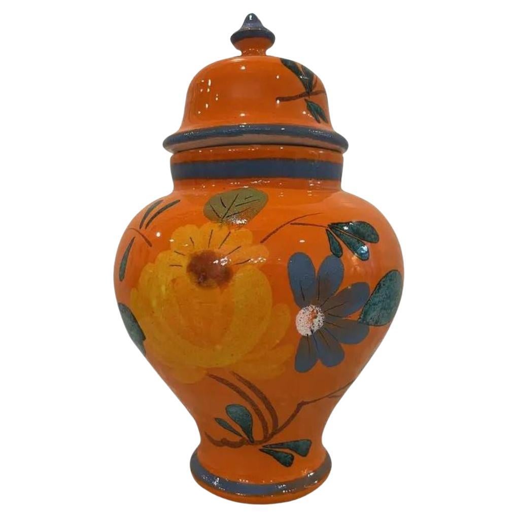 Jarre à gingembre du milieu du siècle en poterie italienne à couvercle orange, peinte à la main et de style Chinoiserie