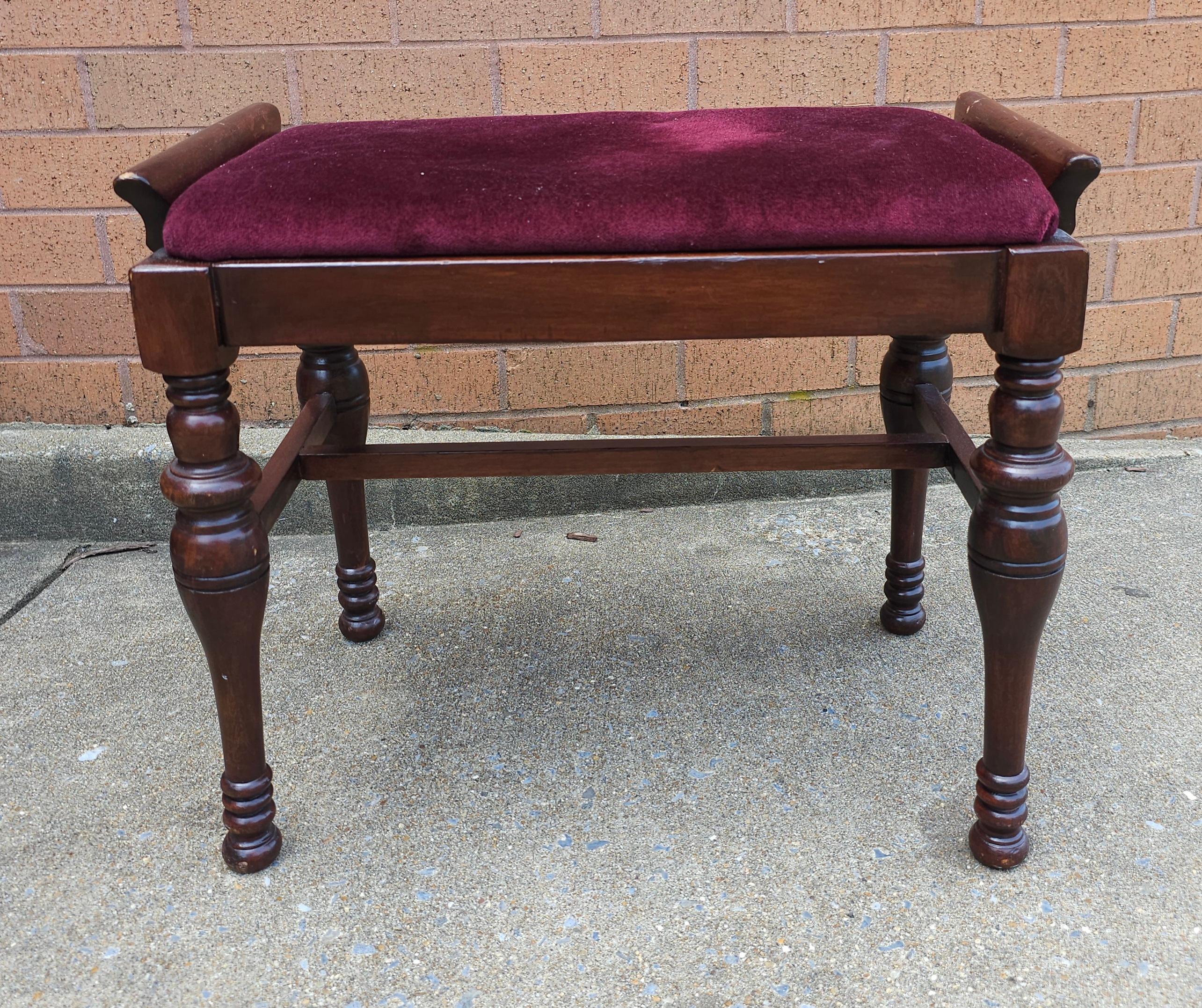 Mid-Century Chippendale Mahogany Vanity Table with Mirror For Sale 3