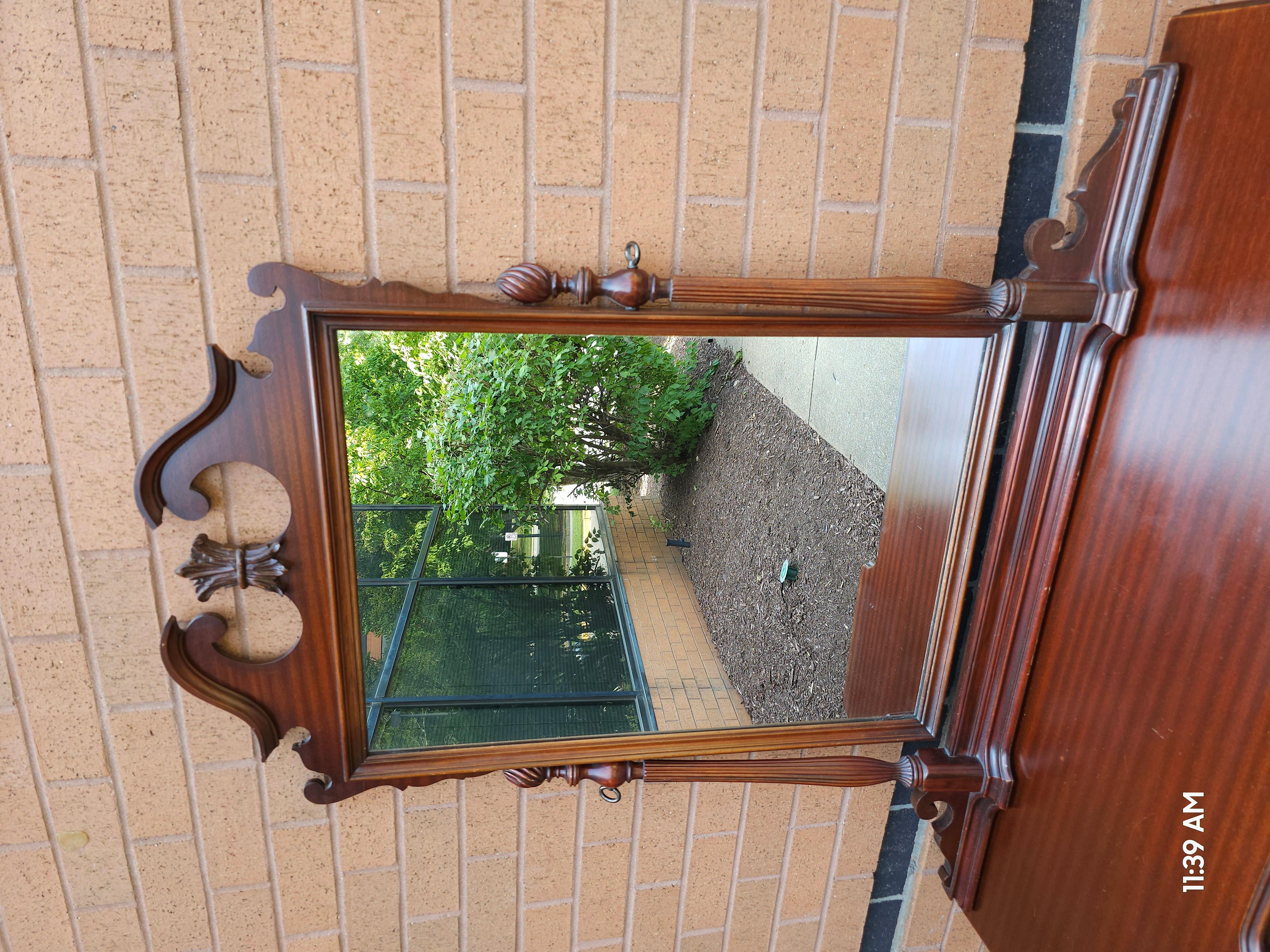 20th Century Mid-Century Chippendale Mahogany Vanity Table with Mirror For Sale