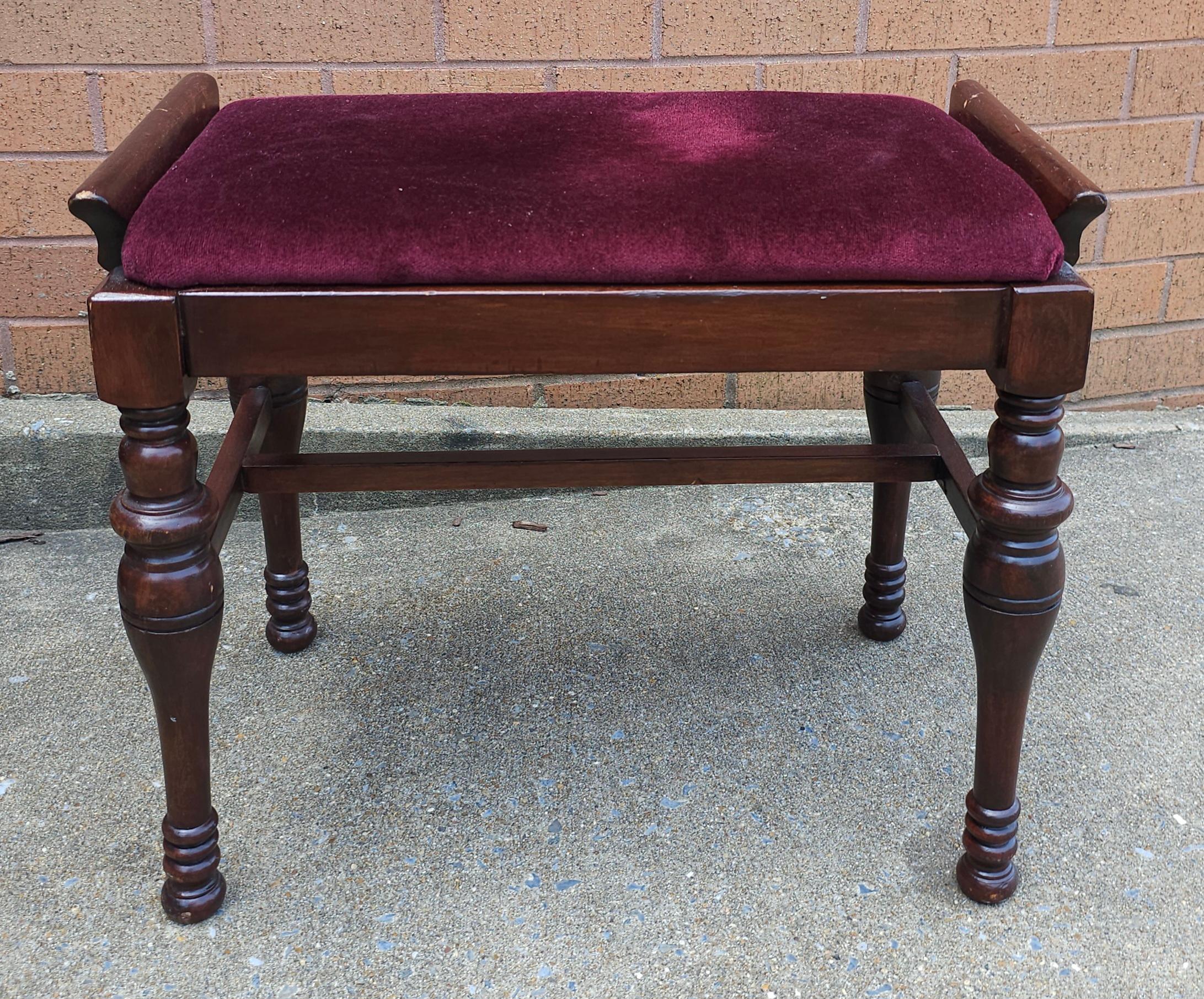 Mid-Century Chippendale Mahogany Vanity Table with Mirror For Sale 2