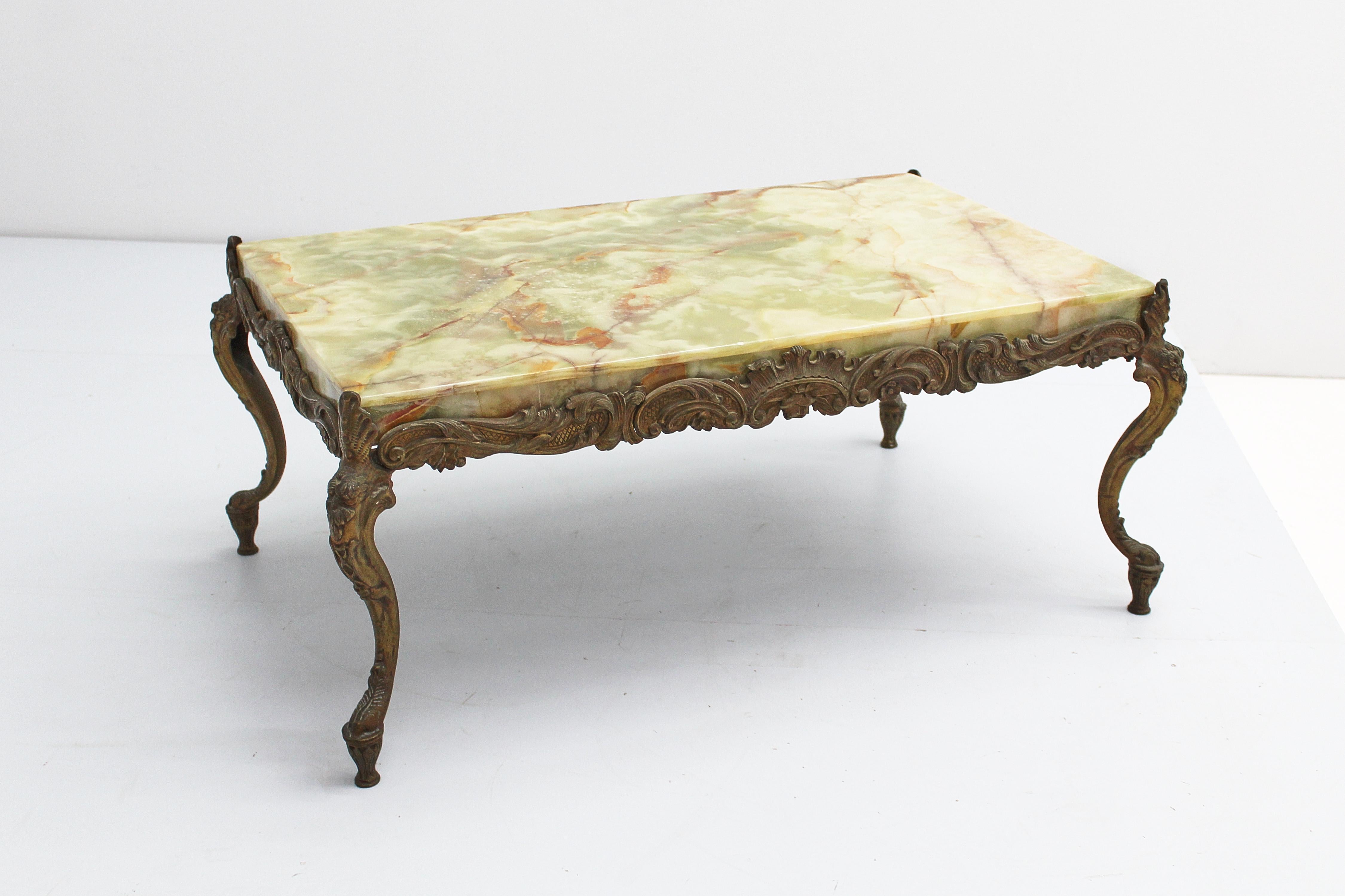 Mid-Century Modern Table basse de style Chippendale du milieu du siècle en bronze et onyx - Italie, années 50 en vente