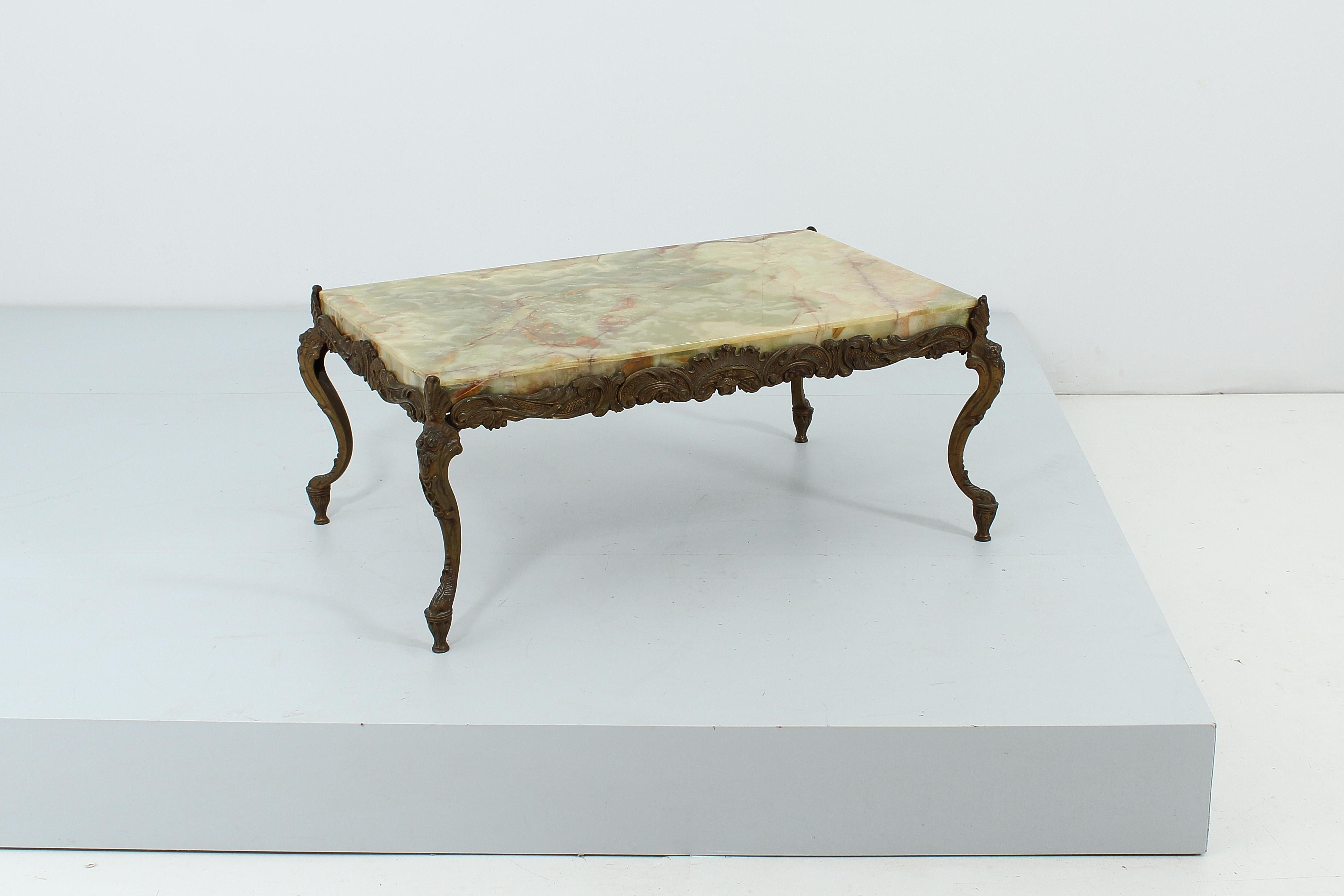 Table basse de style Chippendale du milieu du siècle en bronze et onyx - Italie, années 50 en vente 1