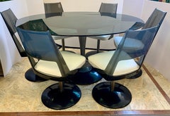 Table tulipe en lucite noire de Chromcraft:: milieu du siècle:: et six chaises tulipes pivotantes