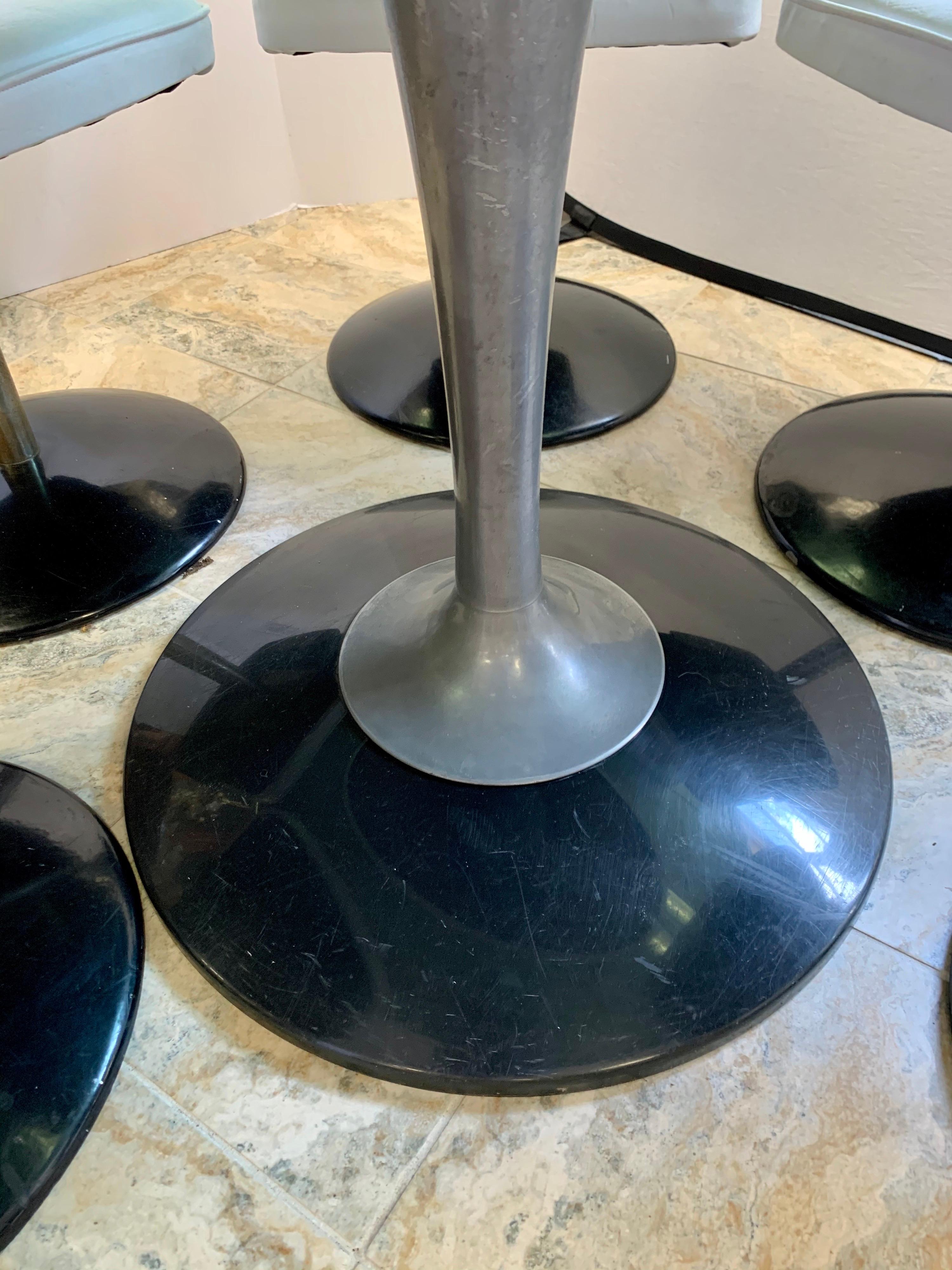 Mid-Century Chromcraft Black Lucite Tulip Table, and Six Swivel Tulip Chairs In Good Condition In West Hartford, CT