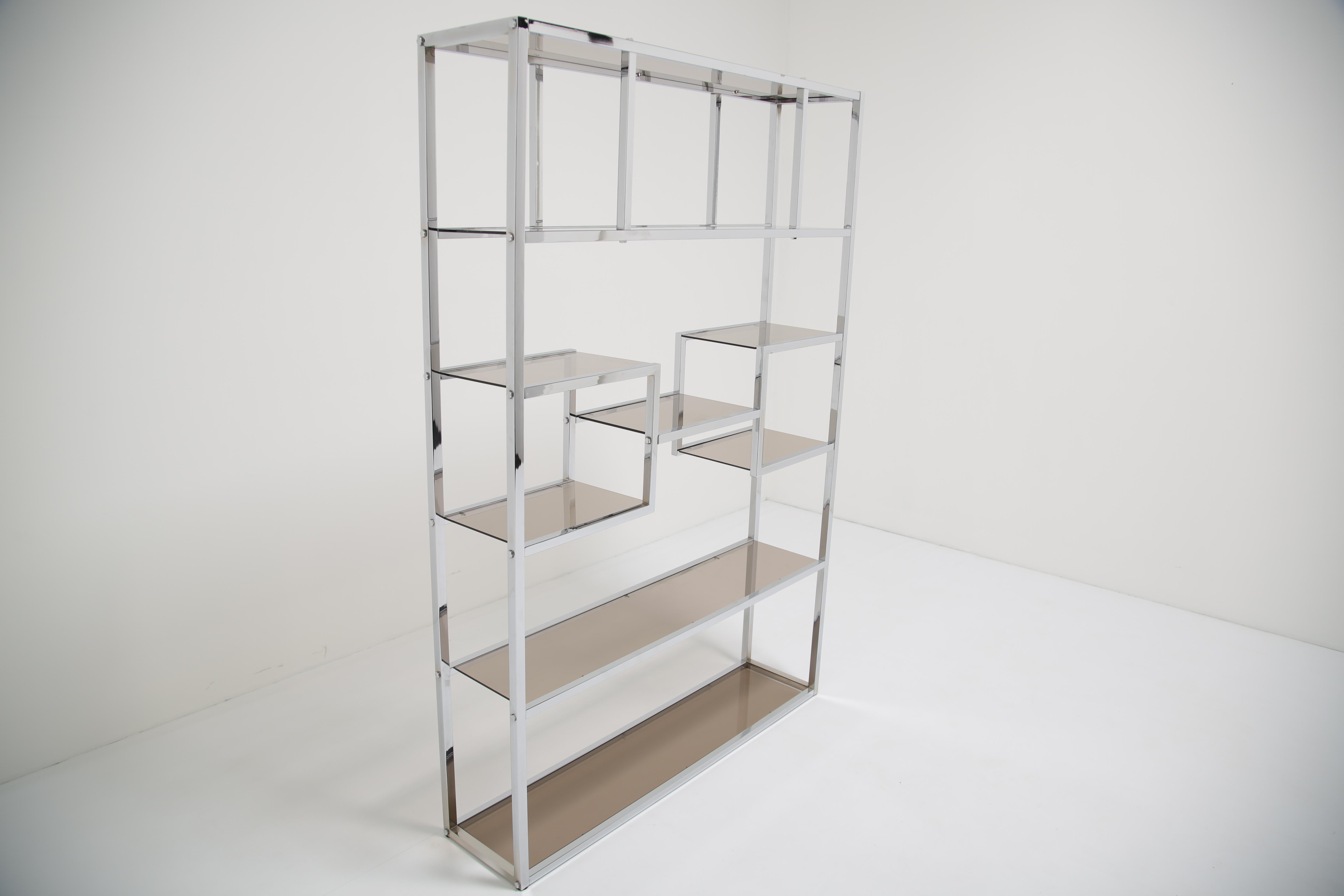 Etagere / Raumteiler aus Chrom und bronziertem Glas von Willy Rizzo 1970er Jahre (Moderne der Mitte des Jahrhunderts) im Angebot