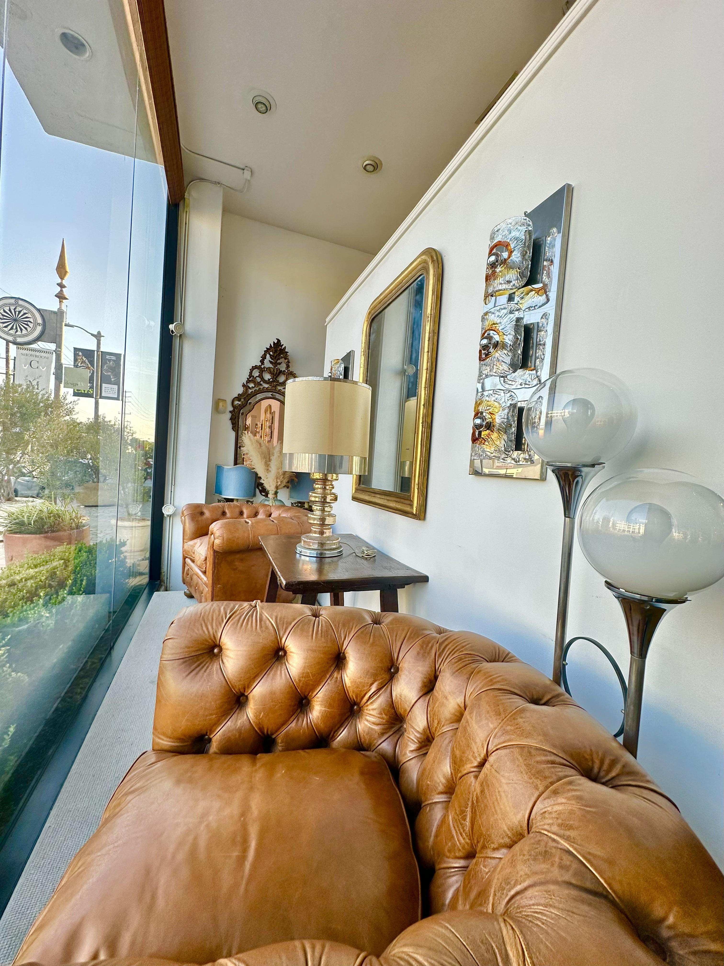 Lámpara de pie de cromo y cristal de mediados de siglo By Targetti Vidrio opalino en venta