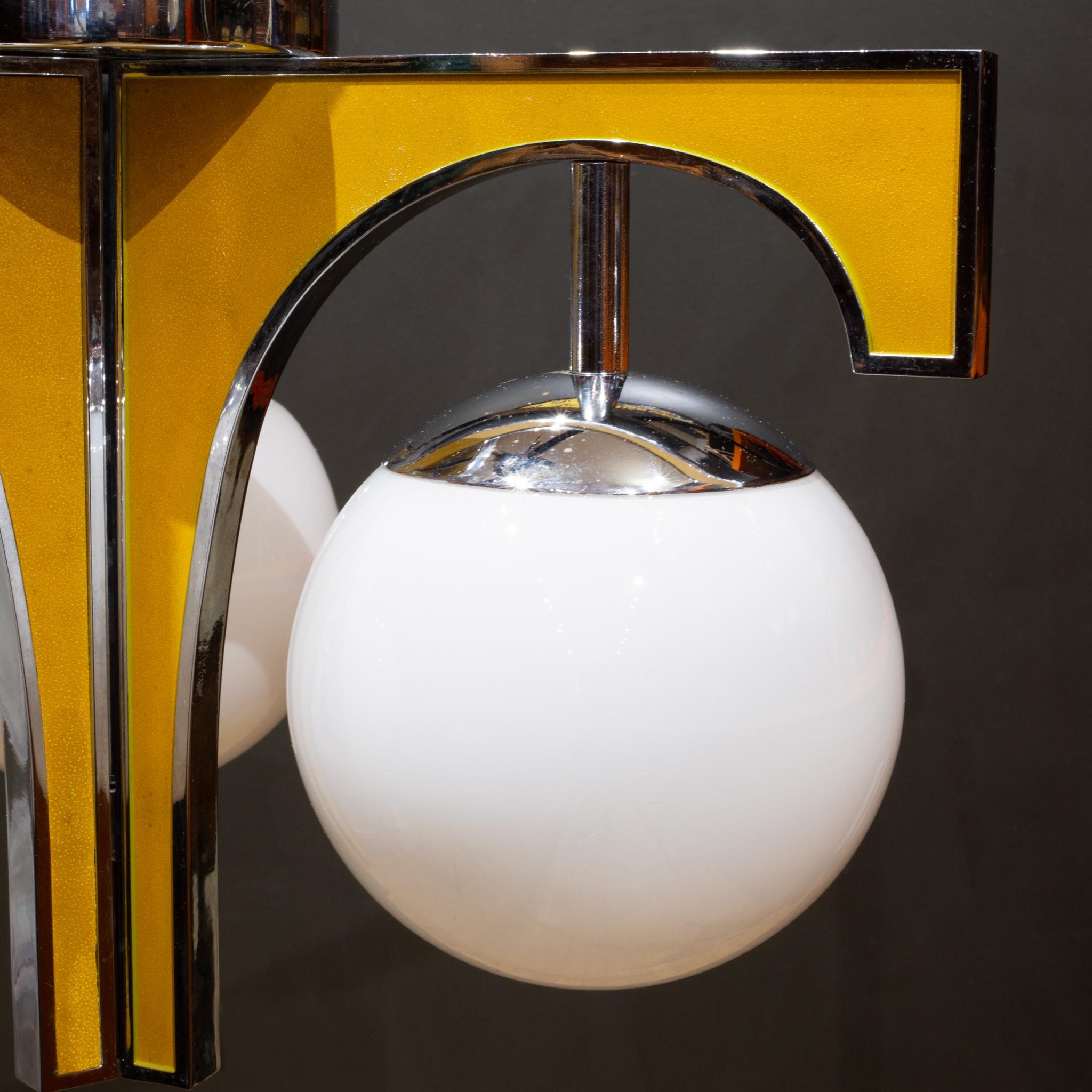 CIRCA

Apparecchio da incasso di metà secolo. Corpo in ceramica cromata e dorata con tre globi smerigliati.

    CREATORE Moe Lighting per Thomas Industries.  
    DATA DI FABBRICAZIONE 1960-1970 circa. 
    MATERIALI E TECNICHE Vetro smerigliato,