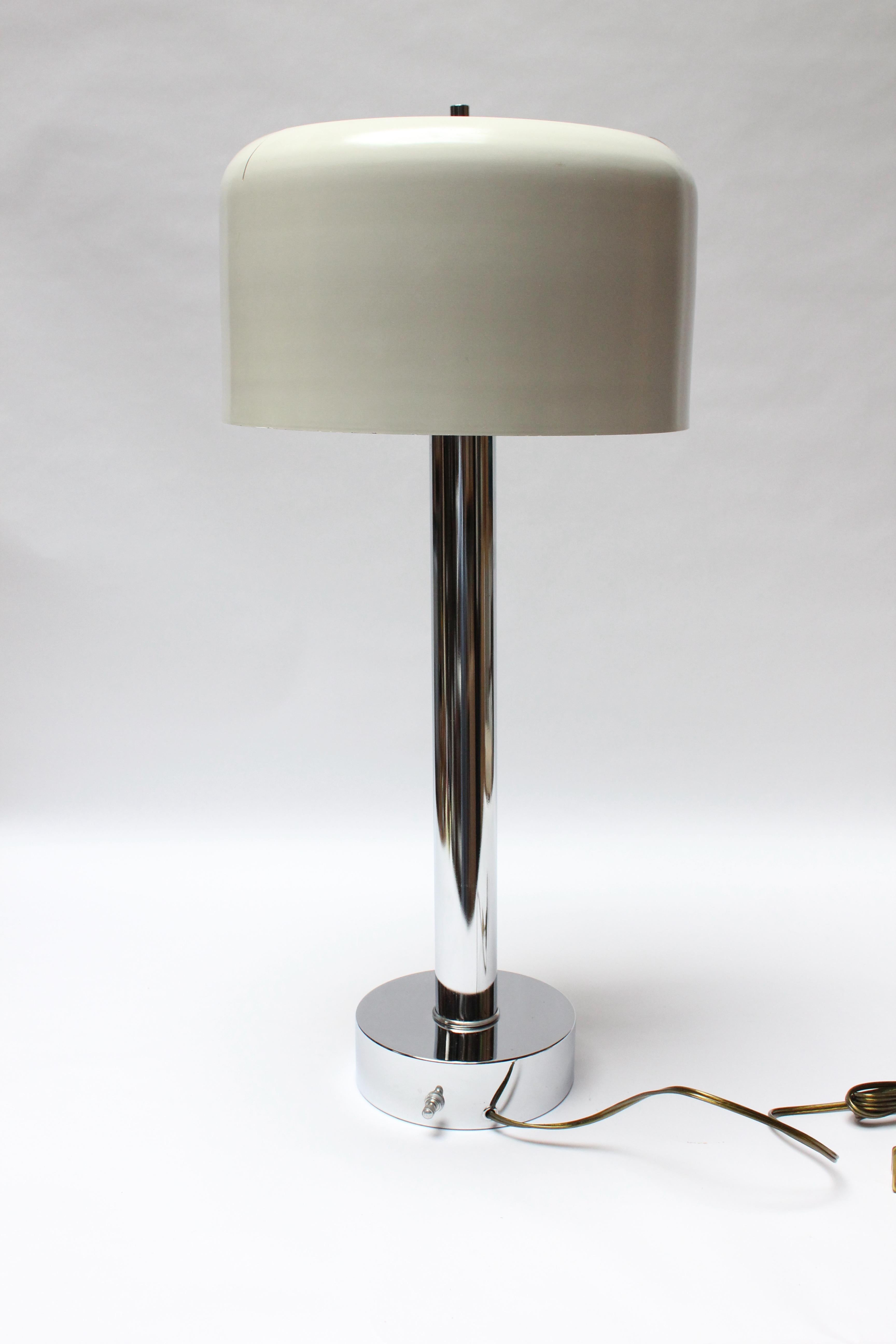 American Mid-Century Chrome and Lacquered Aluminum Table Lamp For Sale