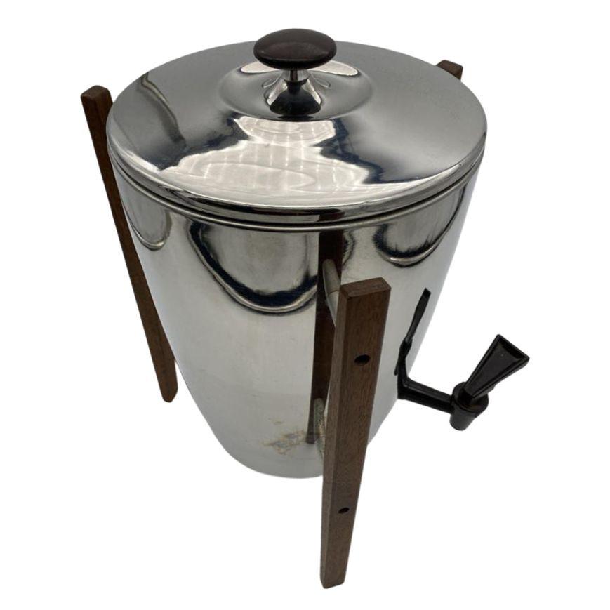 Cafetera de cromo y teca Mid Century by Regal Cromo en venta