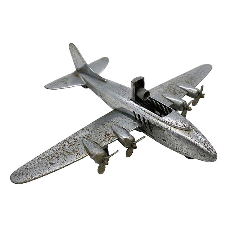 Accendino da tavolo a forma di aereo B-29 Superfortress in cromo in stile Mid-Century, prodotto da Hamilton in vendita