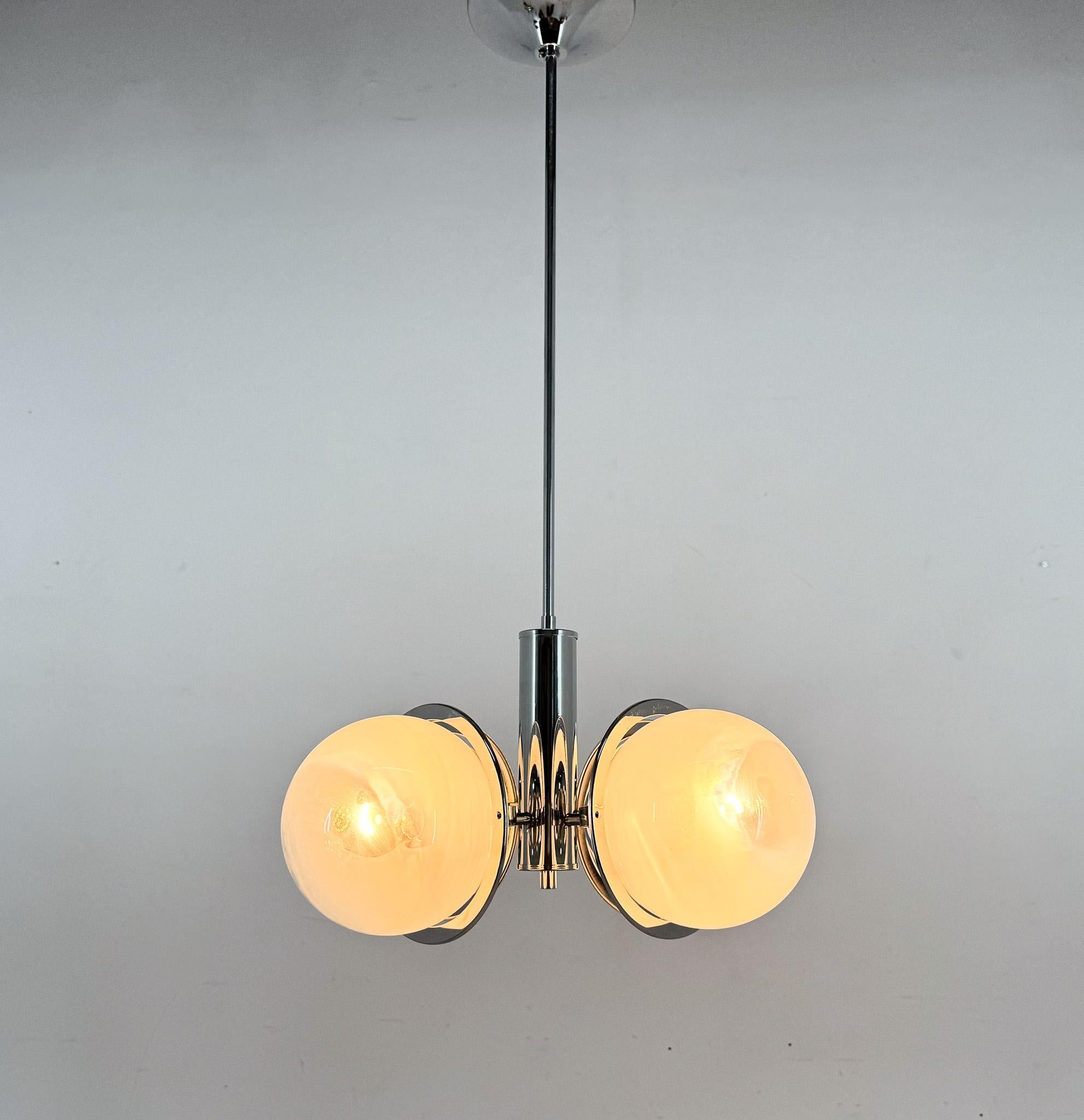 Vetro Lampadario cromato di metà secolo, restaurato, Italia in vendita
