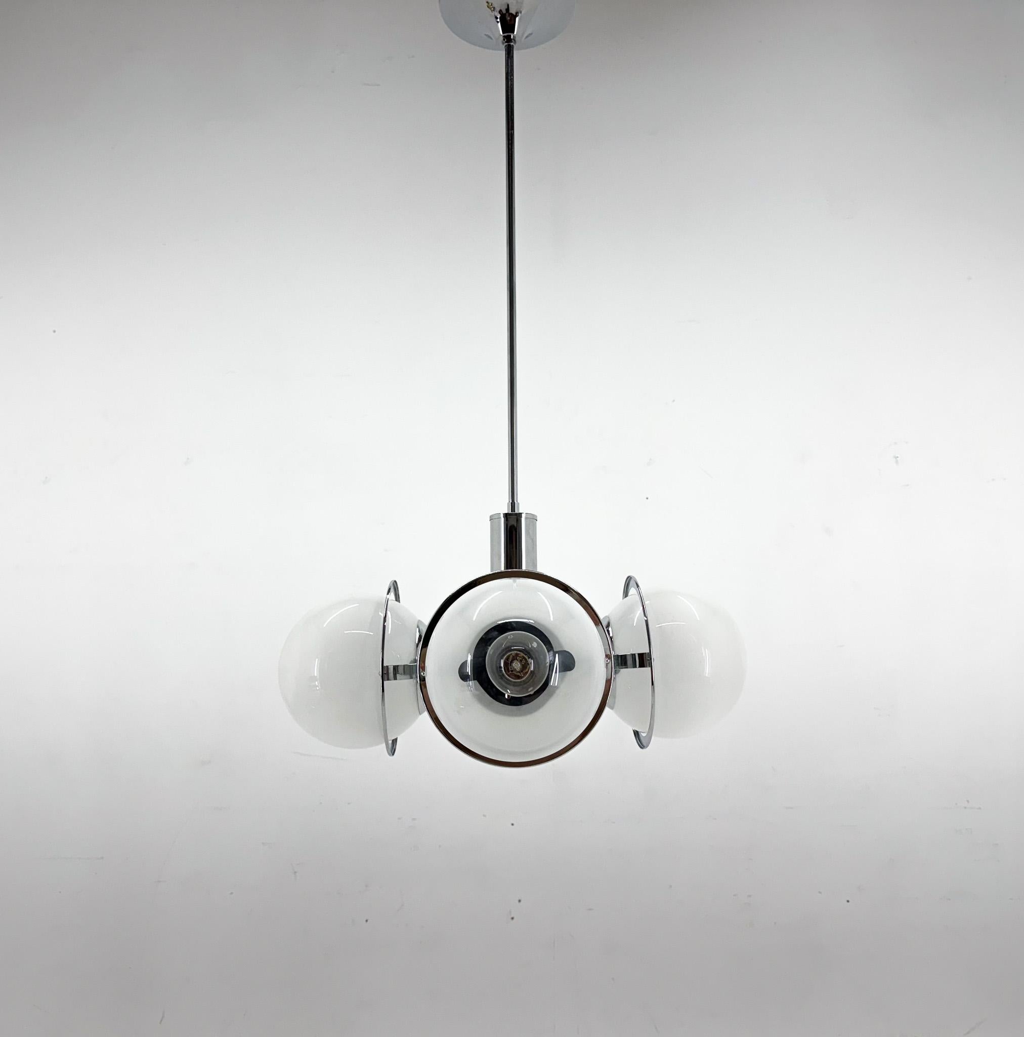 Lampadario cromato di metà secolo, restaurato, Italia in vendita 1