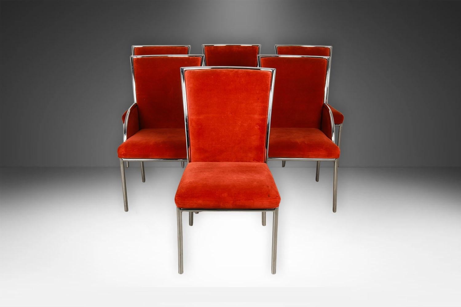 Sedie da pranzo cromate di metà secolo di contemporary shell, due poltrone e quattro sedie laterali. Un set di sei sedie da pranzo o sedie laterali in stile Milo Baughman di conchiglia contemporanea di metà secolo, sofisticate ed eleganti con