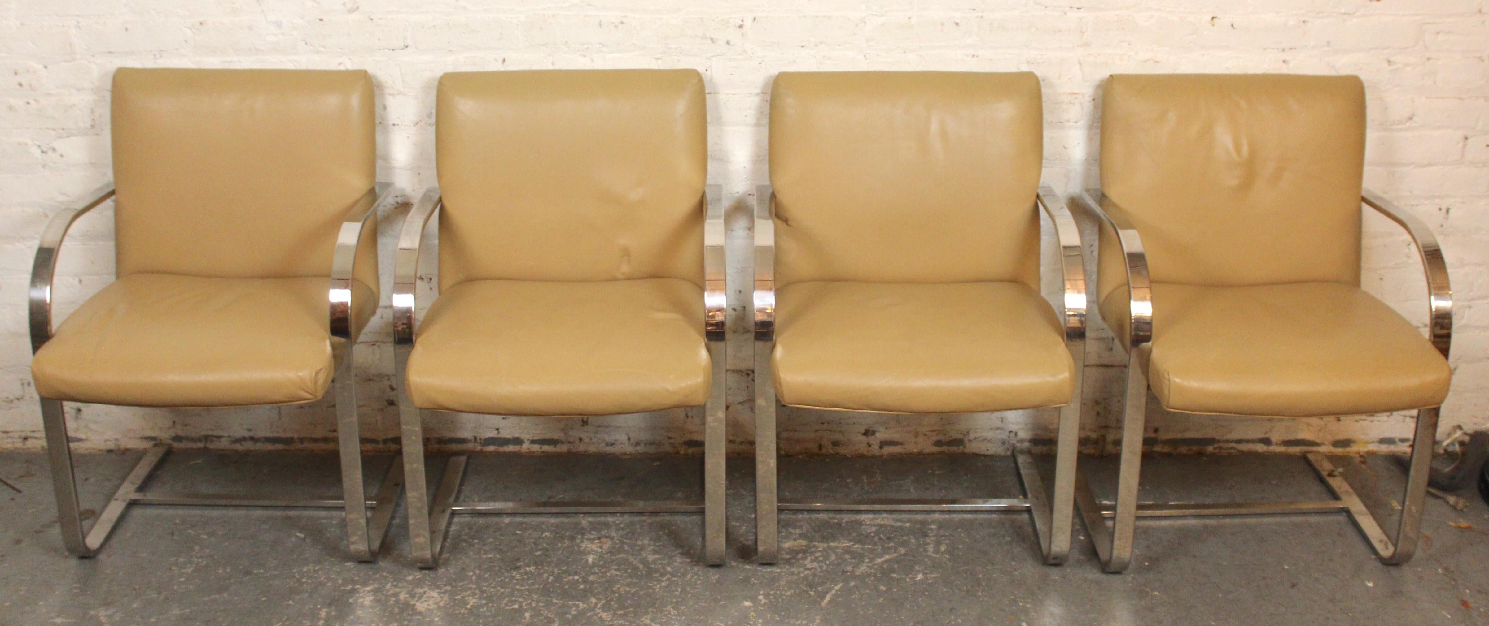 Mid-Century Chrome Dining Set In Good Condition For Sale In Brooklyn, NY
