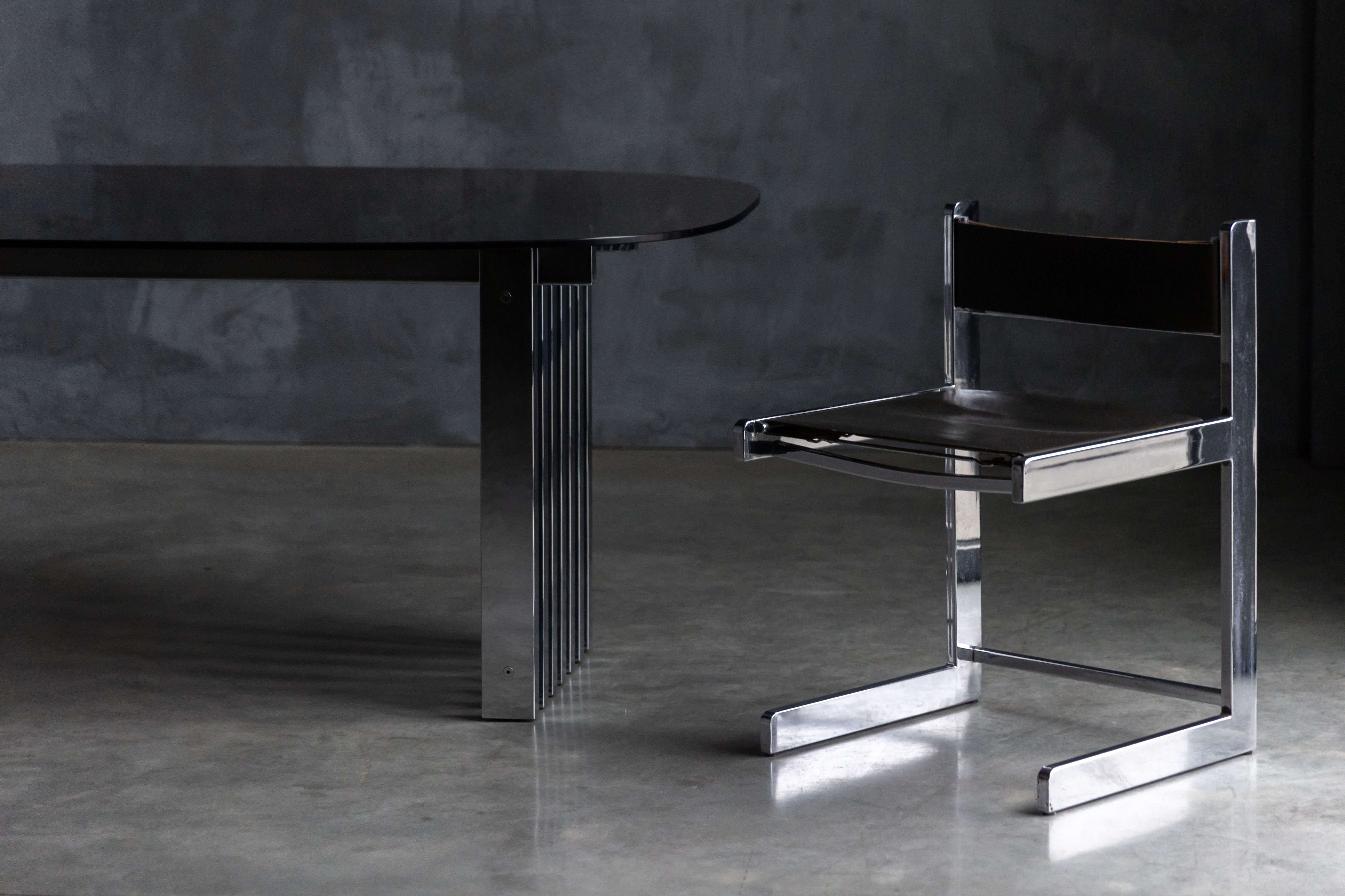 Français Table de salle à manger chromée du milieu du siècle pour Roche Bobois, France, 1970 en vente