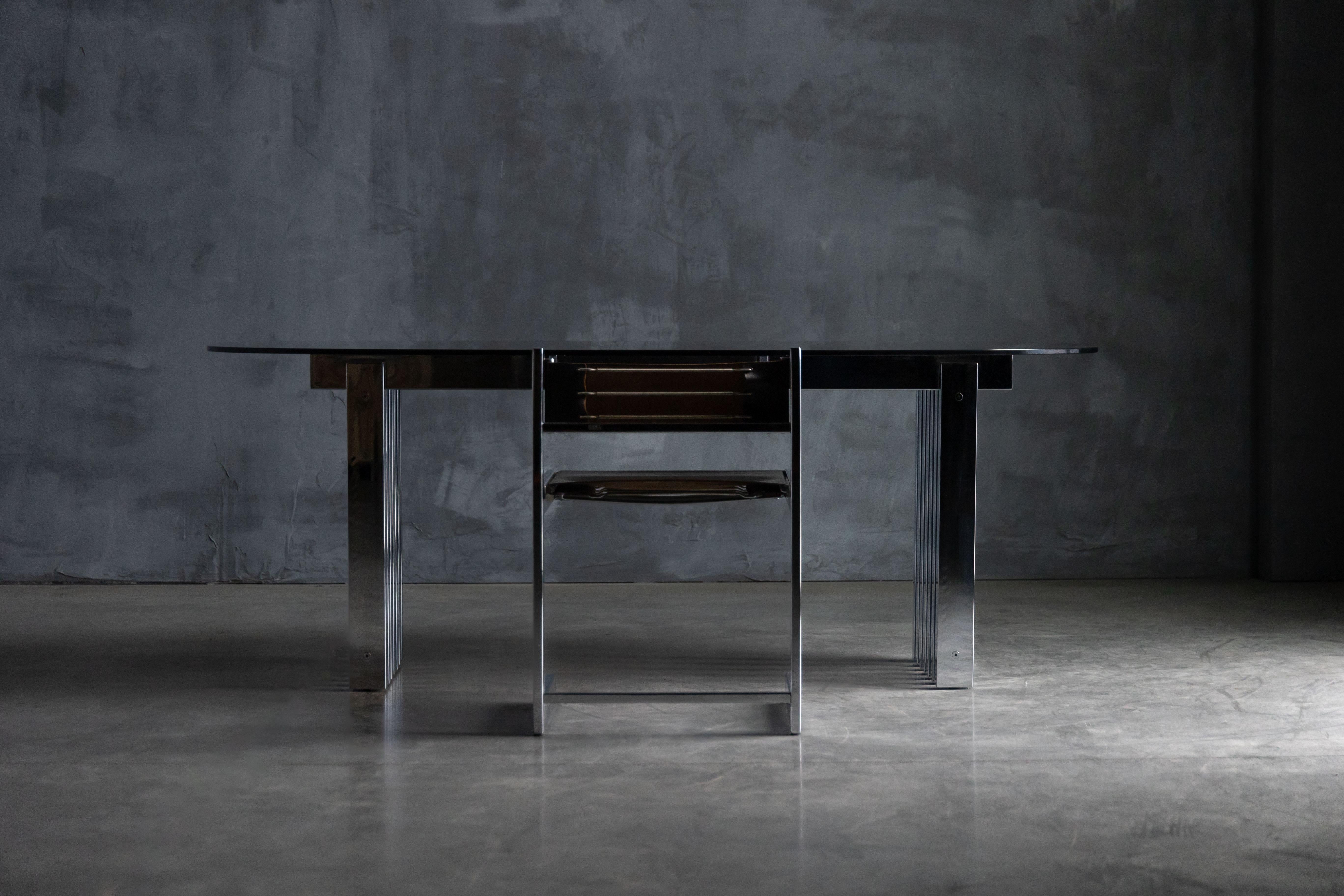 Table de salle à manger chromée du milieu du siècle pour Roche Bobois, France, 1970 Excellent état - En vente à Antwerp, BE