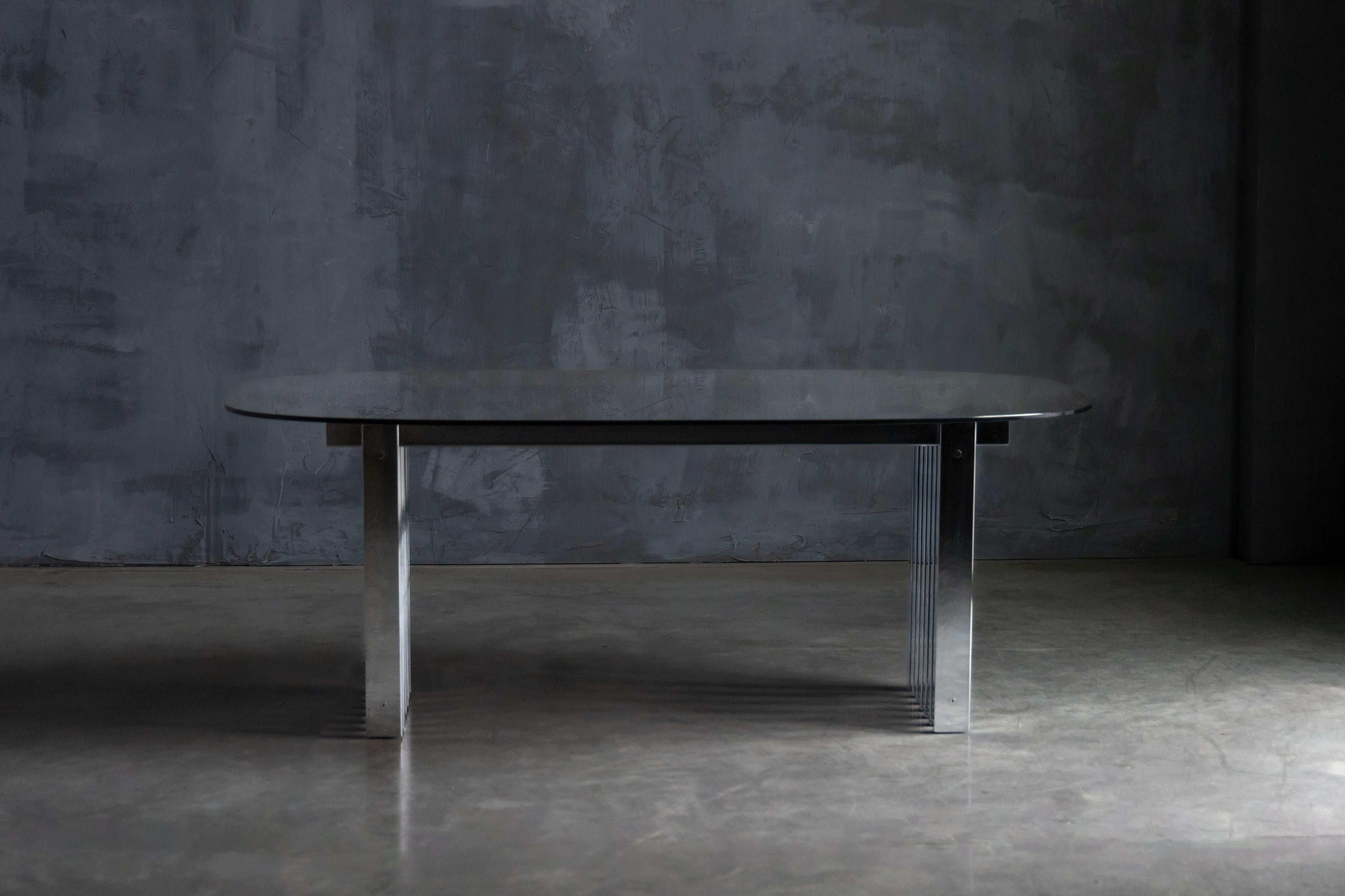 Verre fumé Table de salle à manger chromée du milieu du siècle pour Roche Bobois, France, 1970 en vente