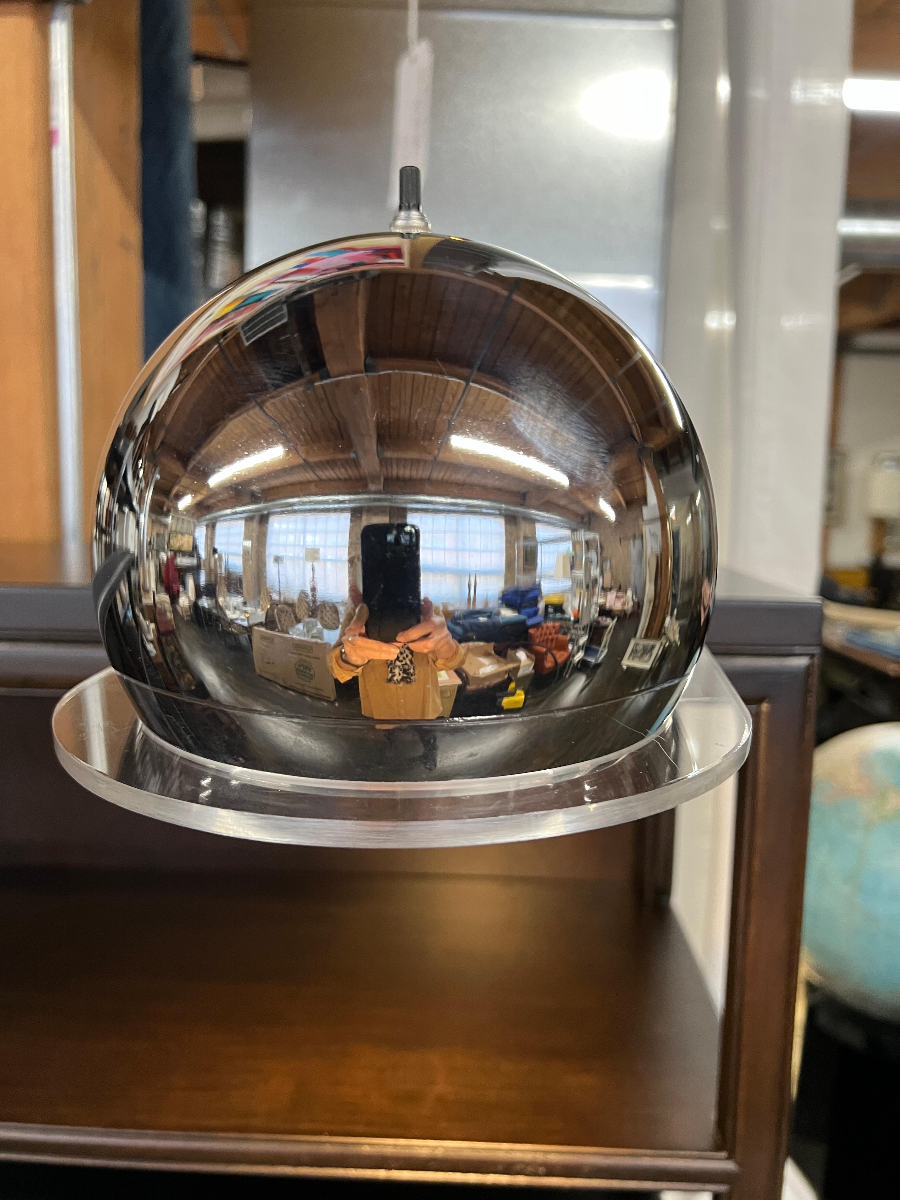 Lampada per pianoforte o libreria di metà secolo in cromo e lucite di Raymor in vendita 3