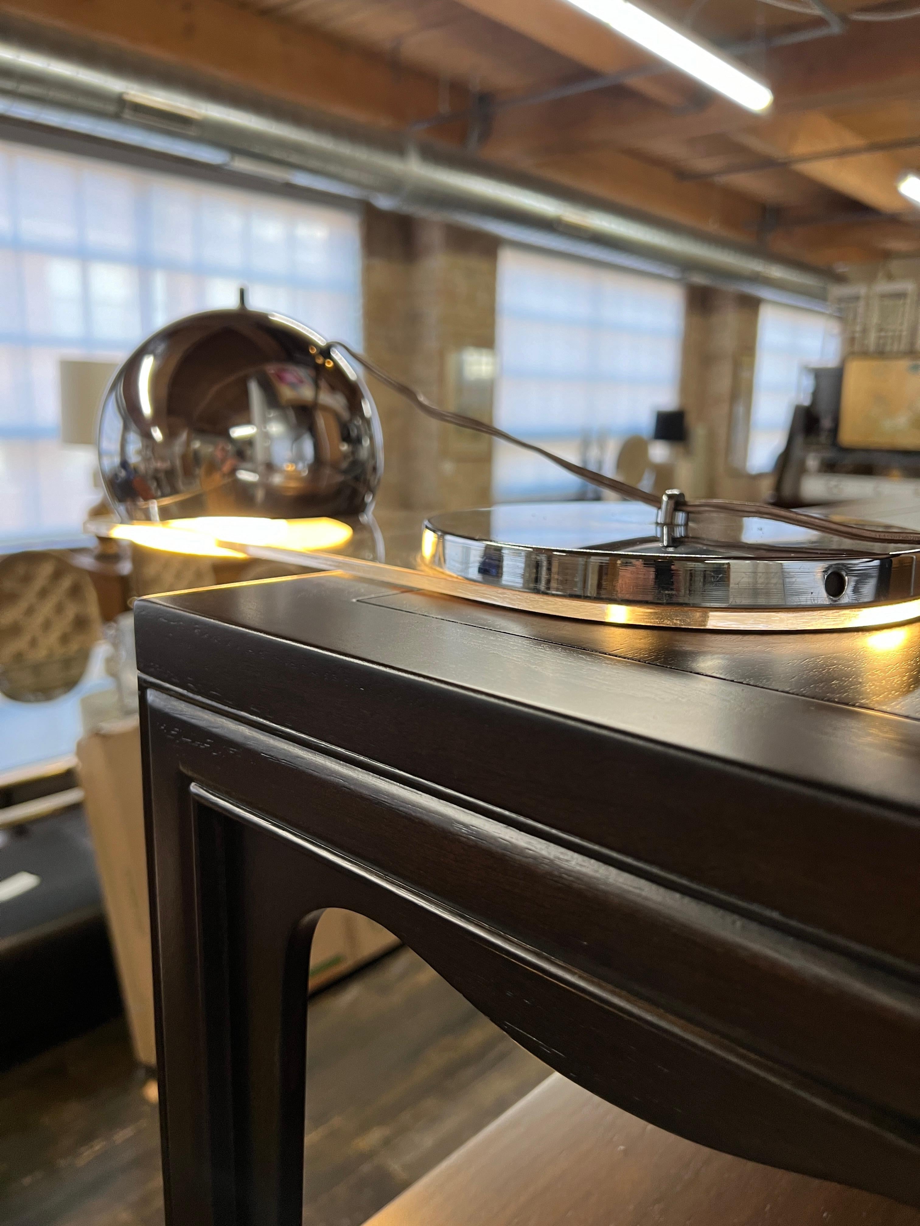 Mid-Century moderno Lampada per pianoforte o libreria di metà secolo in cromo e lucite di Raymor in vendita