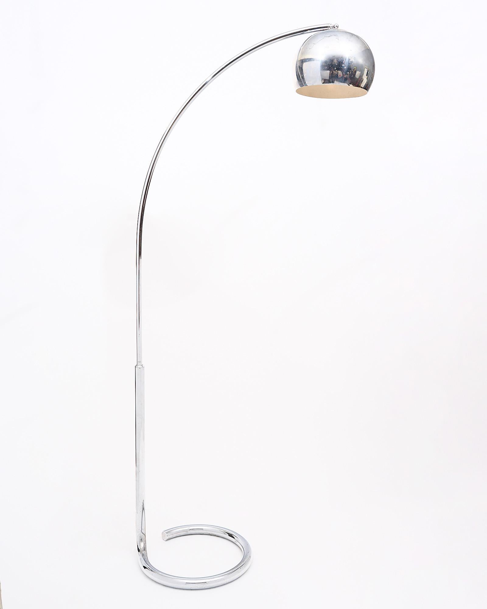 This unique vintage French floor lamp, a funky icon of the 50s and 60s, boasts a distinctive feature that sets it apart: the base gracefully curves up into the arch of the lamp. The length of the lamp is adjustable and extends to around 60”. Crafted
