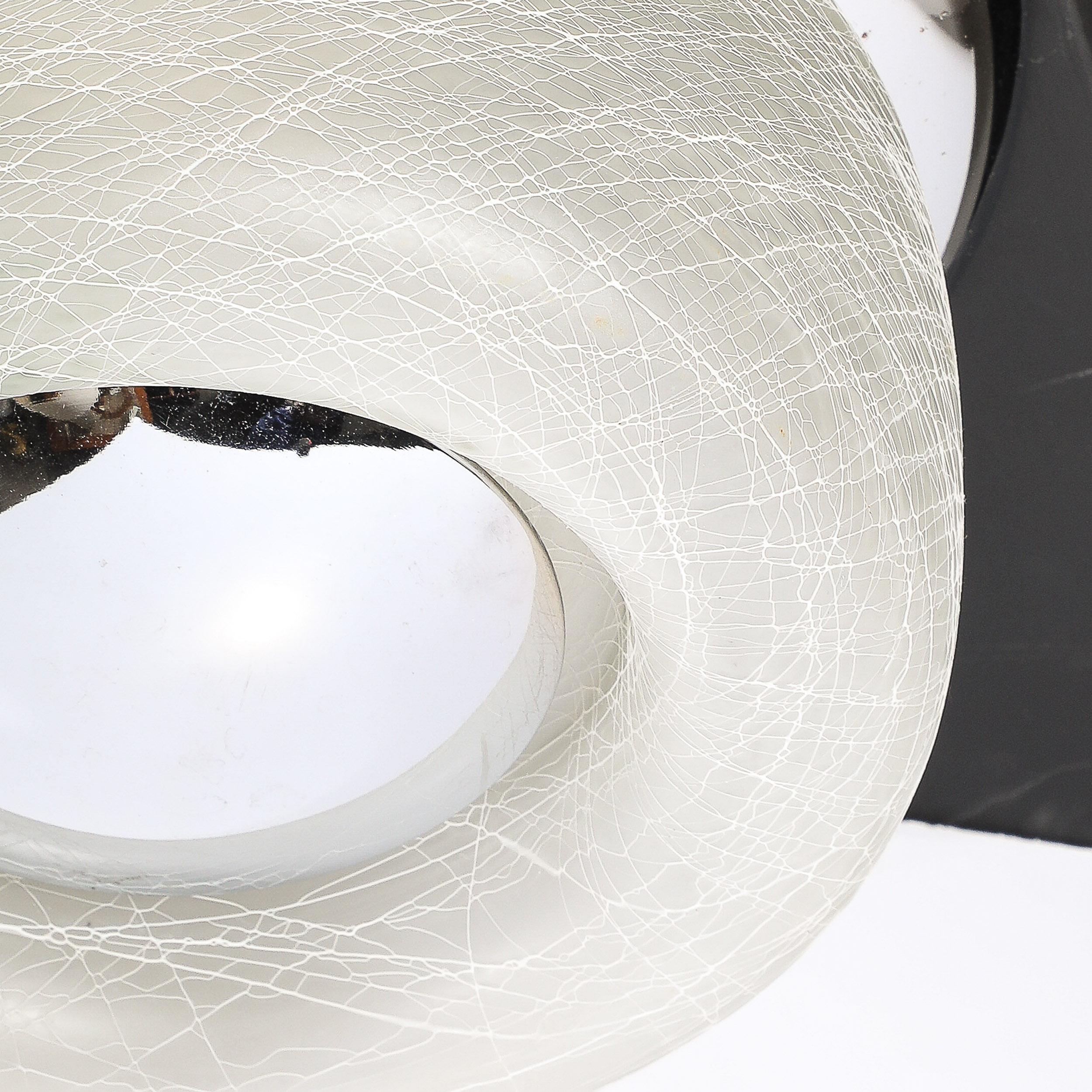 Flush-Mount-Kronleuchter aus der Mitte des Jahrhunderts in Chrom mit gesponnenem, mattiertem, strukturiertem Lampenschirm im Angebot 4