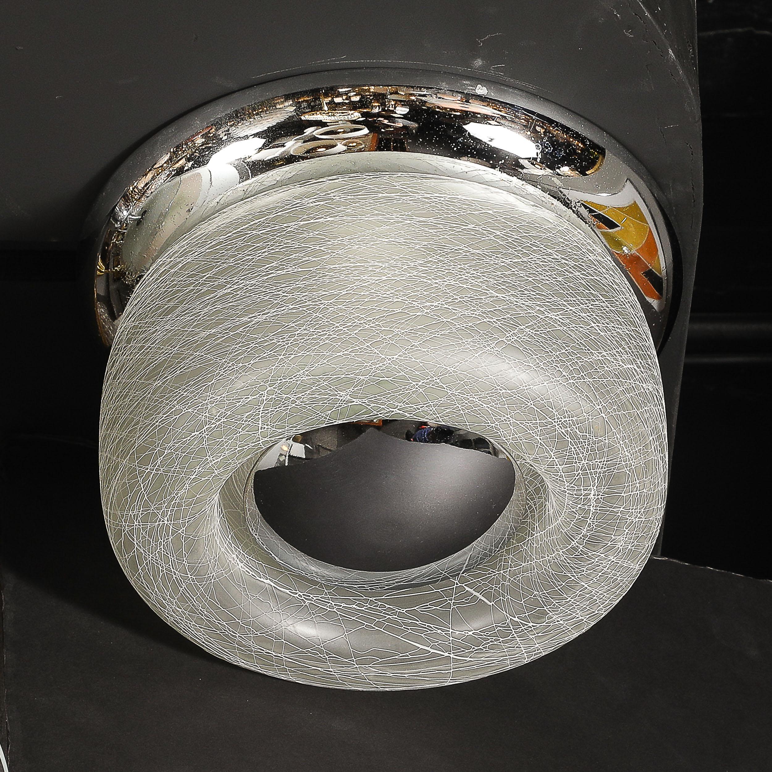 Flush-Mount-Kronleuchter aus der Mitte des Jahrhunderts in Chrom mit gesponnenem, mattiertem, strukturiertem Lampenschirm im Angebot 7