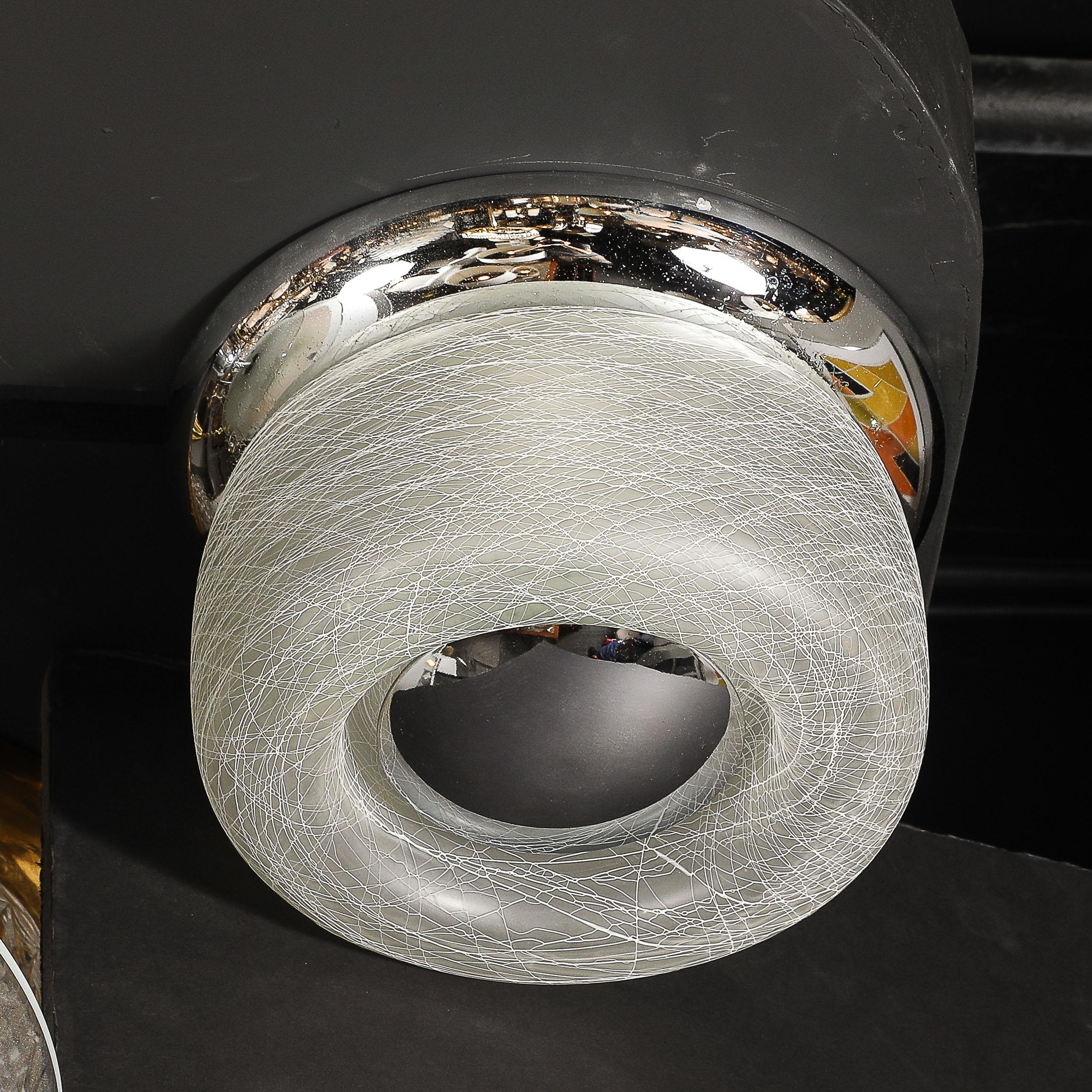 Flush-Mount-Kronleuchter aus der Mitte des Jahrhunderts in Chrom mit gesponnenem, mattiertem, strukturiertem Lampenschirm im Angebot 9