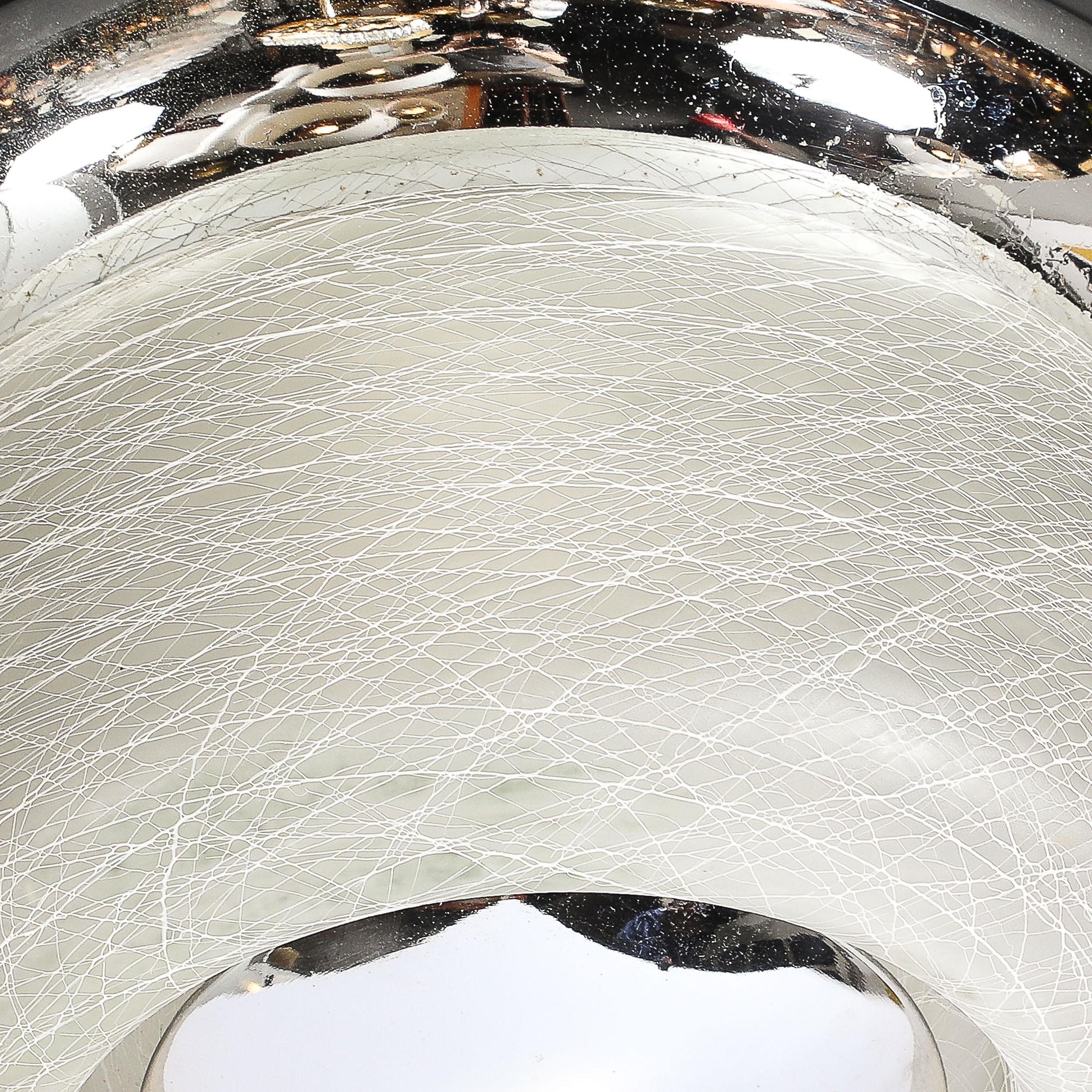Flush-Mount-Kronleuchter aus der Mitte des Jahrhunderts in Chrom mit gesponnenem, mattiertem, strukturiertem Lampenschirm im Angebot 3
