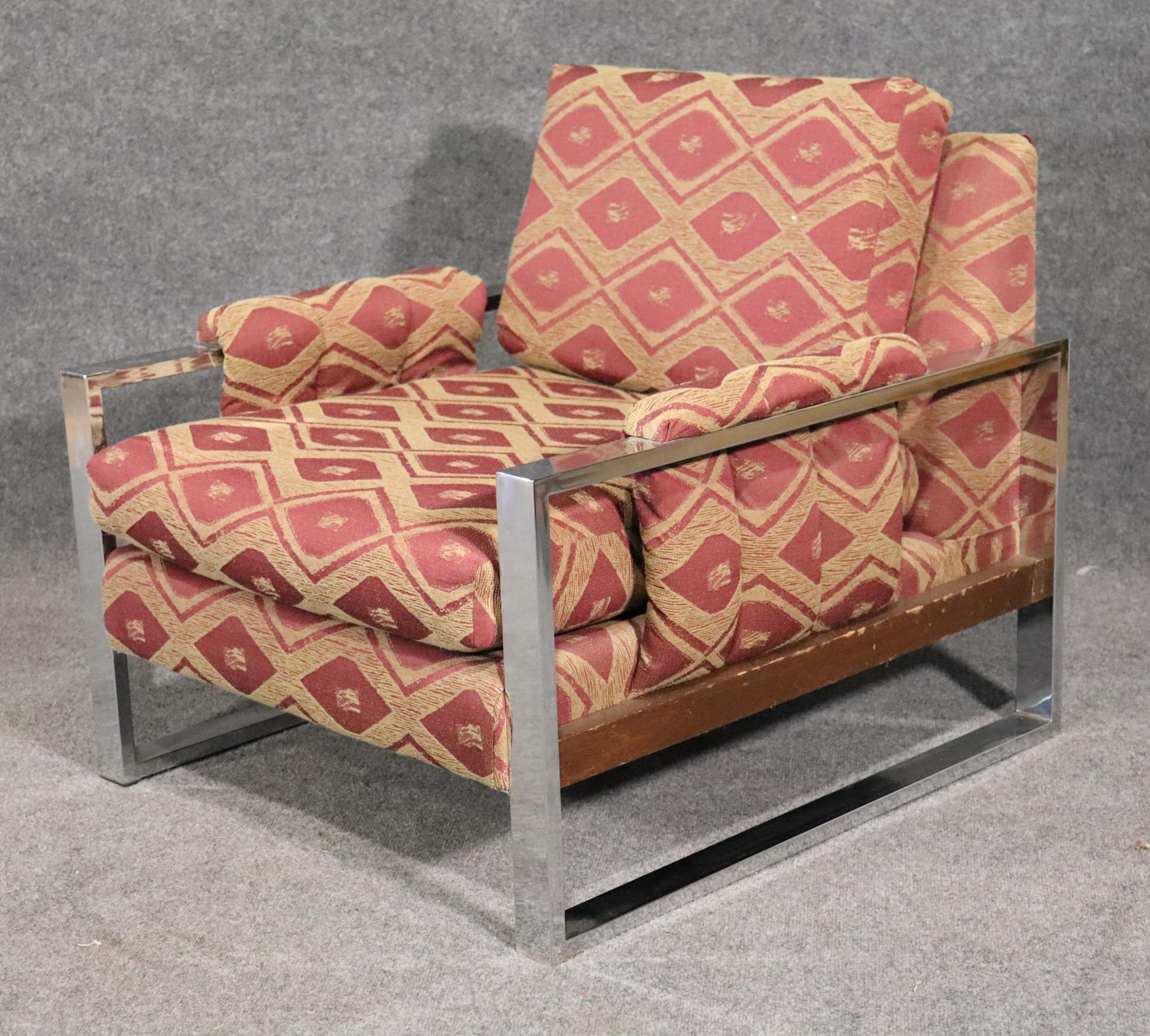 Mid-Century Modern flat bar arm chair in the style of Milo Baughman with matching footstool. Great design for modern home or office.
Please confirm location.