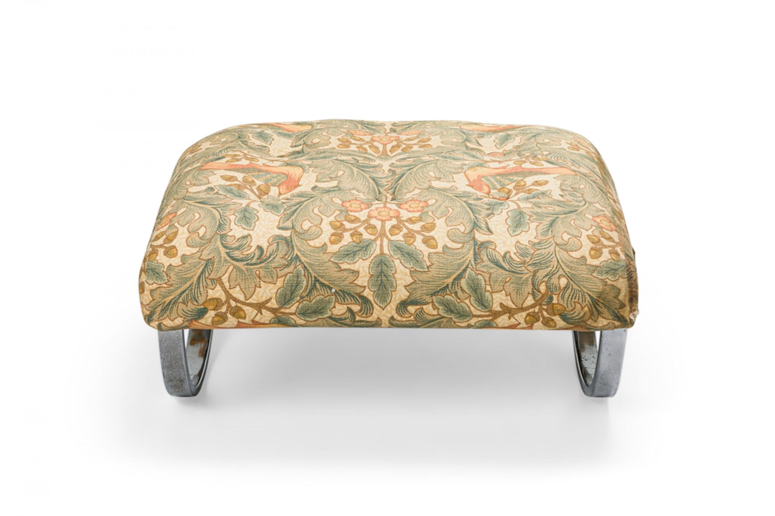 Pouf à bascule du milieu du siècle à structure chromée et à plateau rembourré Bon état - En vente à Queens, NY