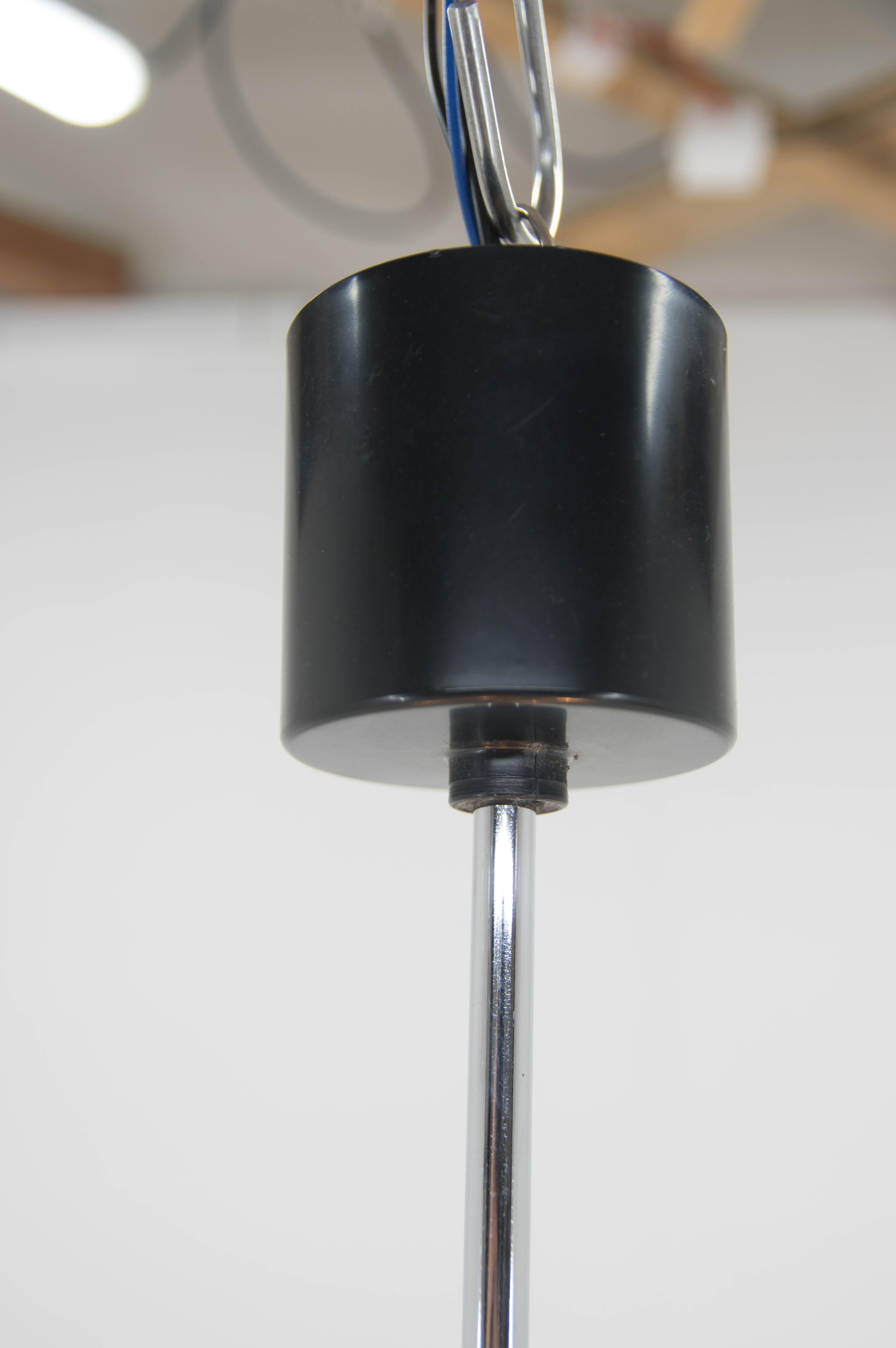 Fine XX secolo Lampadario in vetro e cromo di metà secolo, Cecoslovacchia, anni '70 in vendita