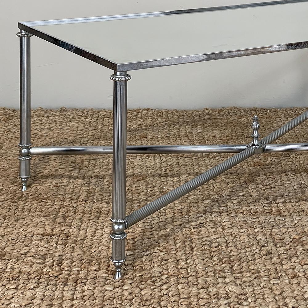 Verre Table basse en verre et chrome du milieu du siècle en vente