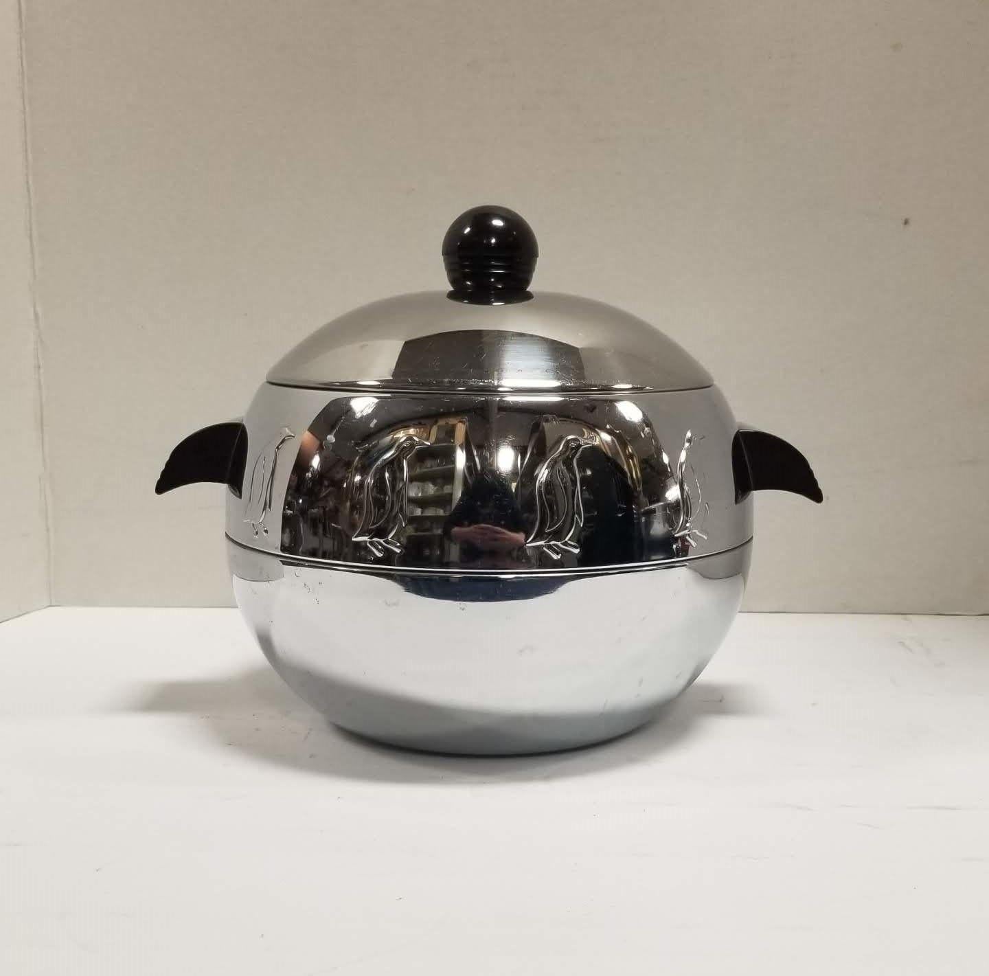 Mid Century Chrome Ice Bucket featuring Penguins In Excellent Condition In Van Nuys, CA